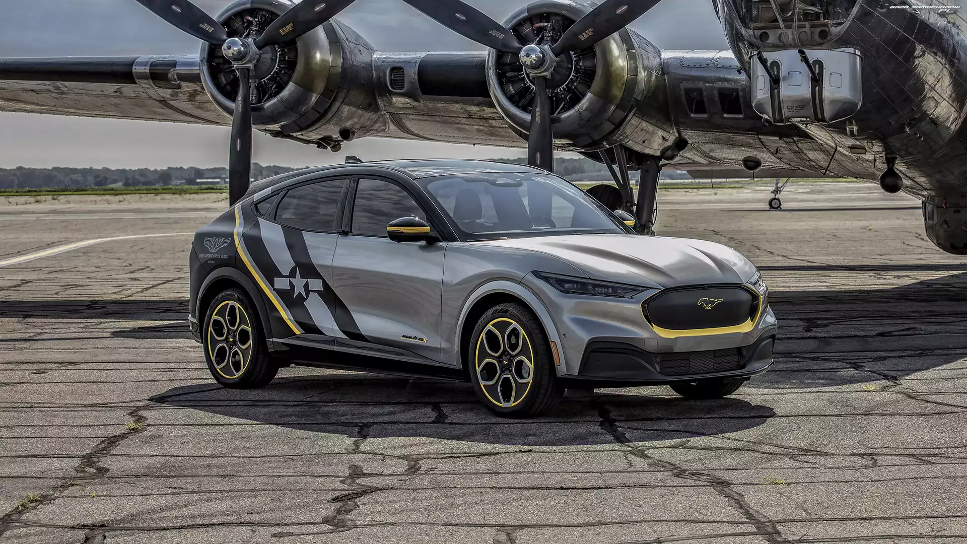 2021, Ford Mustang Mach-E, Samolot