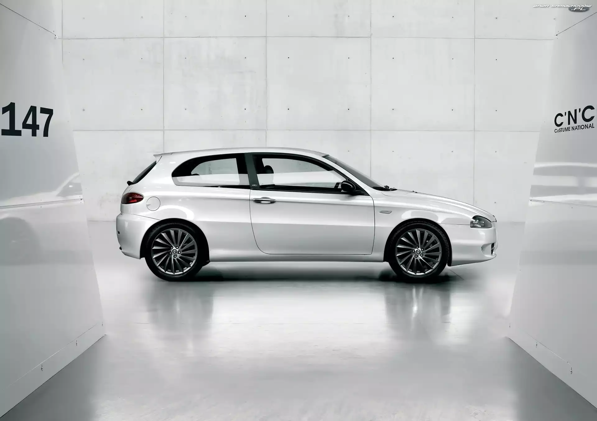 147, Biała, Alfa Romeo, Bok