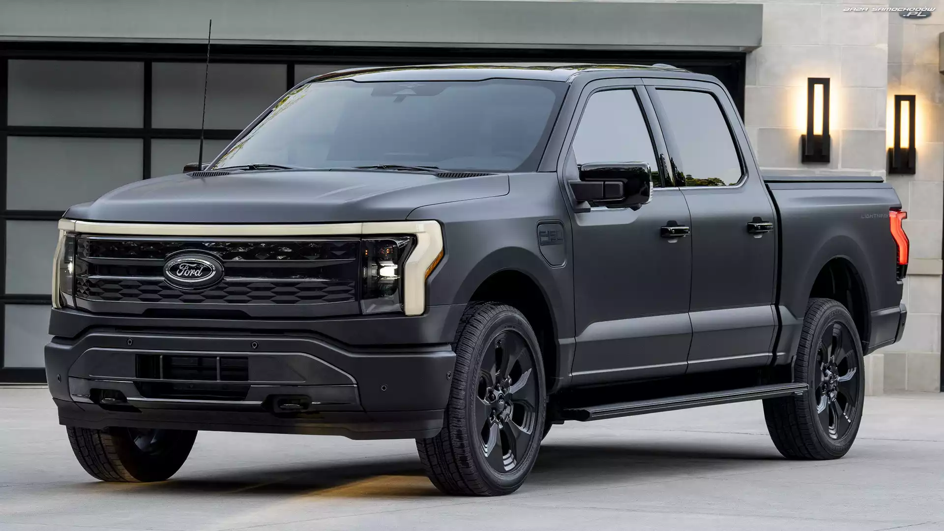 SuperCrew, Ford F-150, Lightning Platinum Black