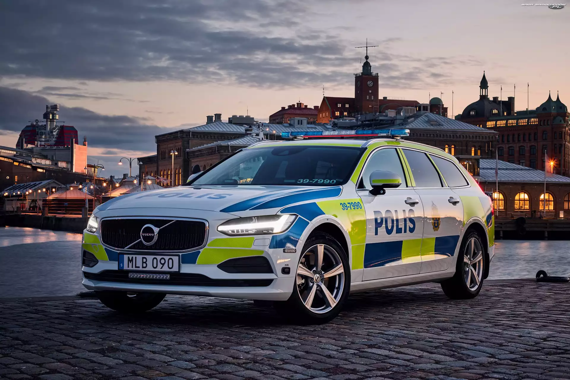 2016, Samochód policyjny, Volvo V90