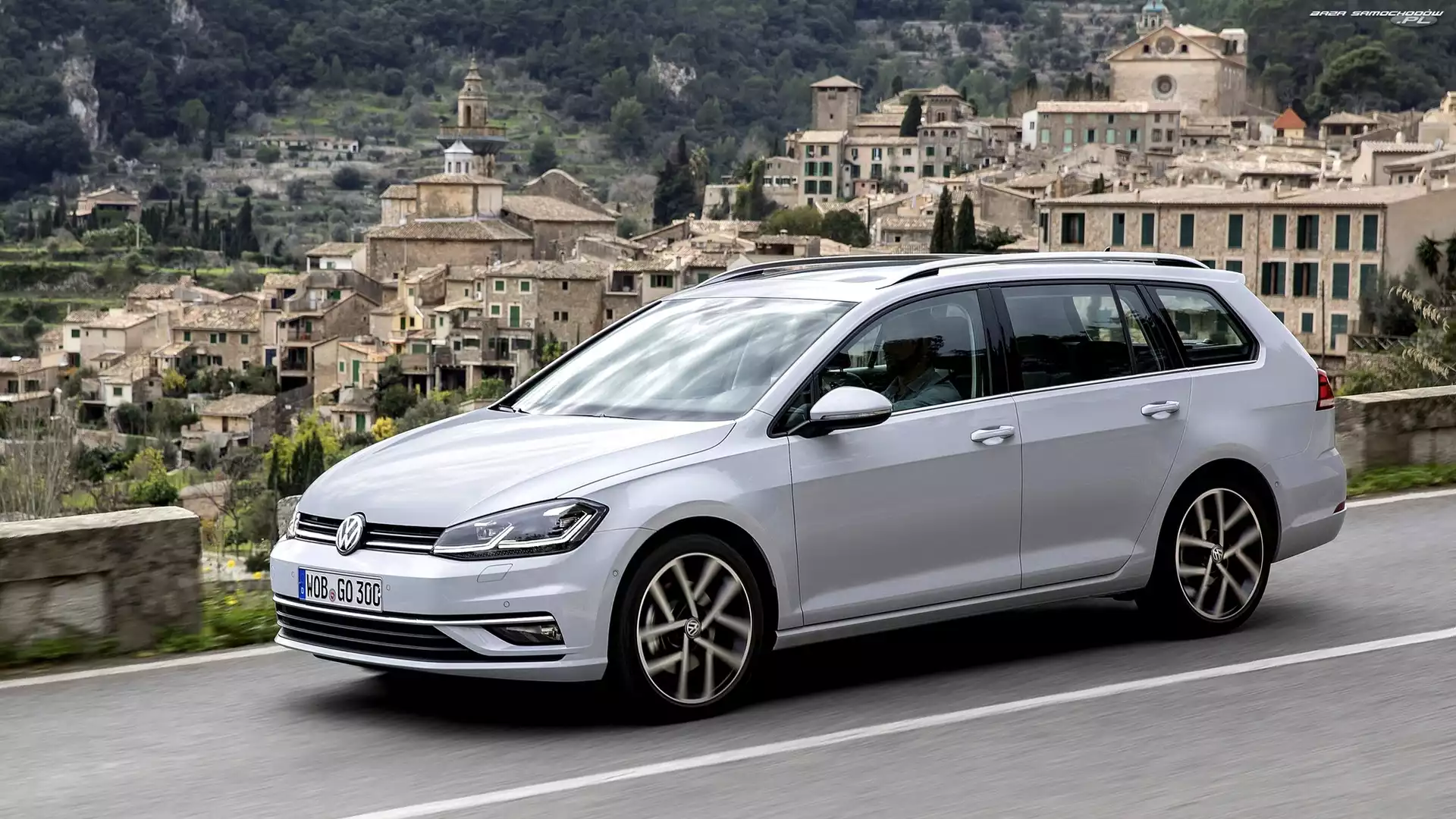 Budynki, 2017, Volkswagen Golf 7, Srebrny, Variant