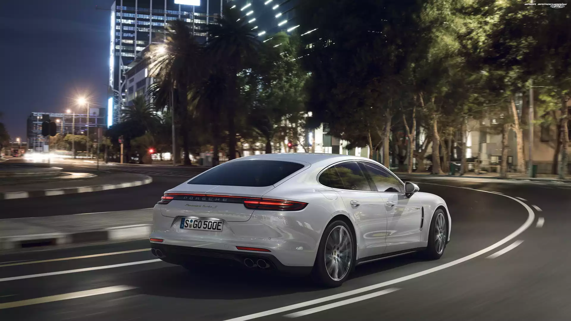 Porsche Panamera Turbo S E-Hybrid, Ulica, Białe, 2017