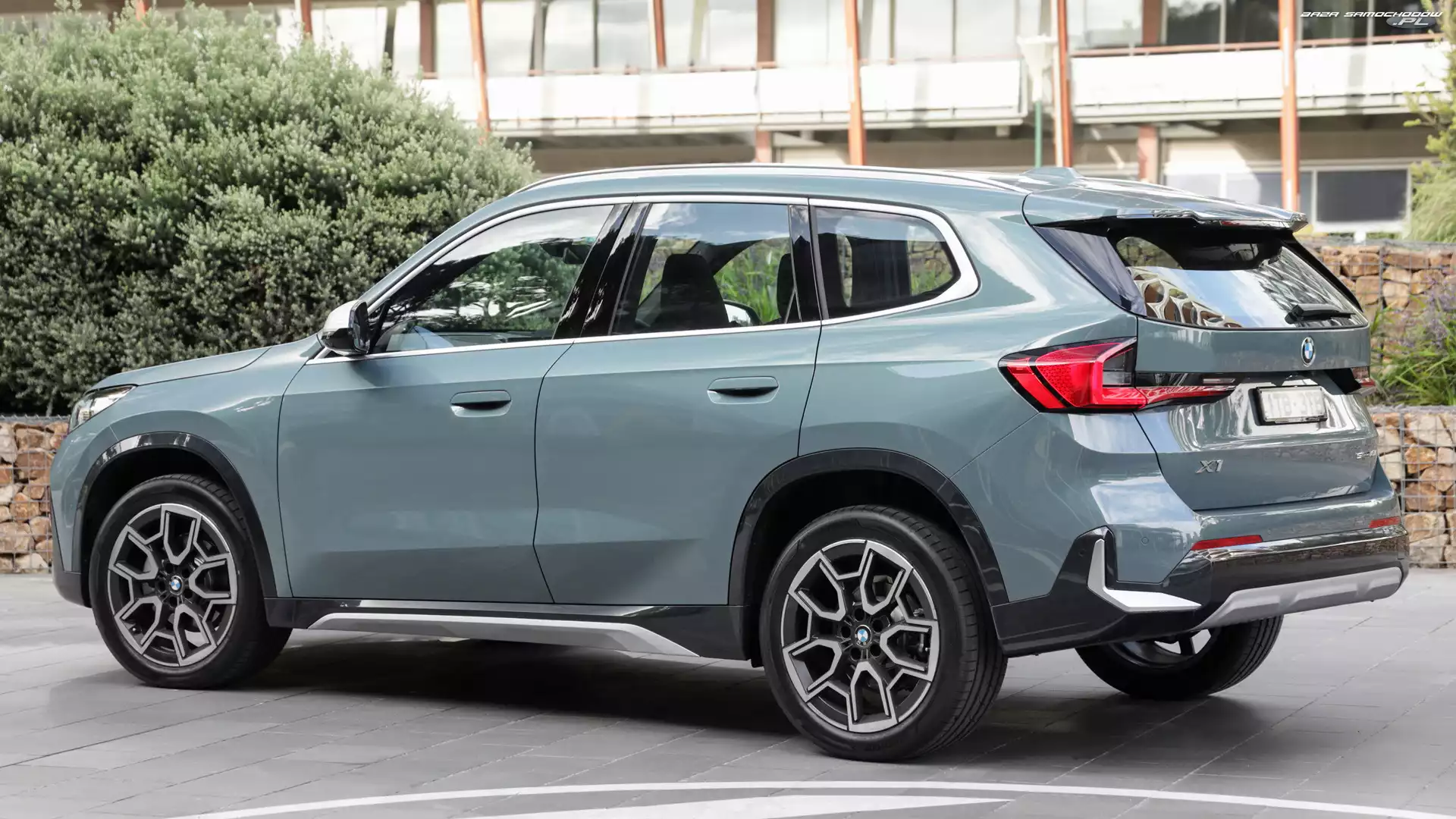 2022, BMW X1