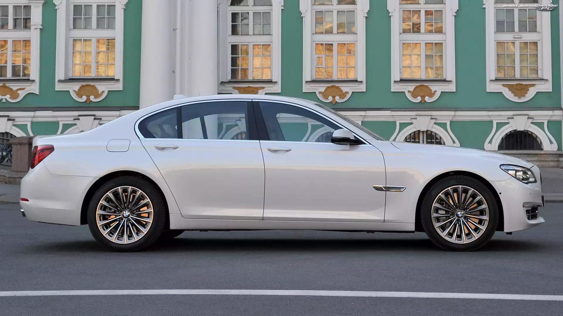 5 generacja, BMW seria 7, F01