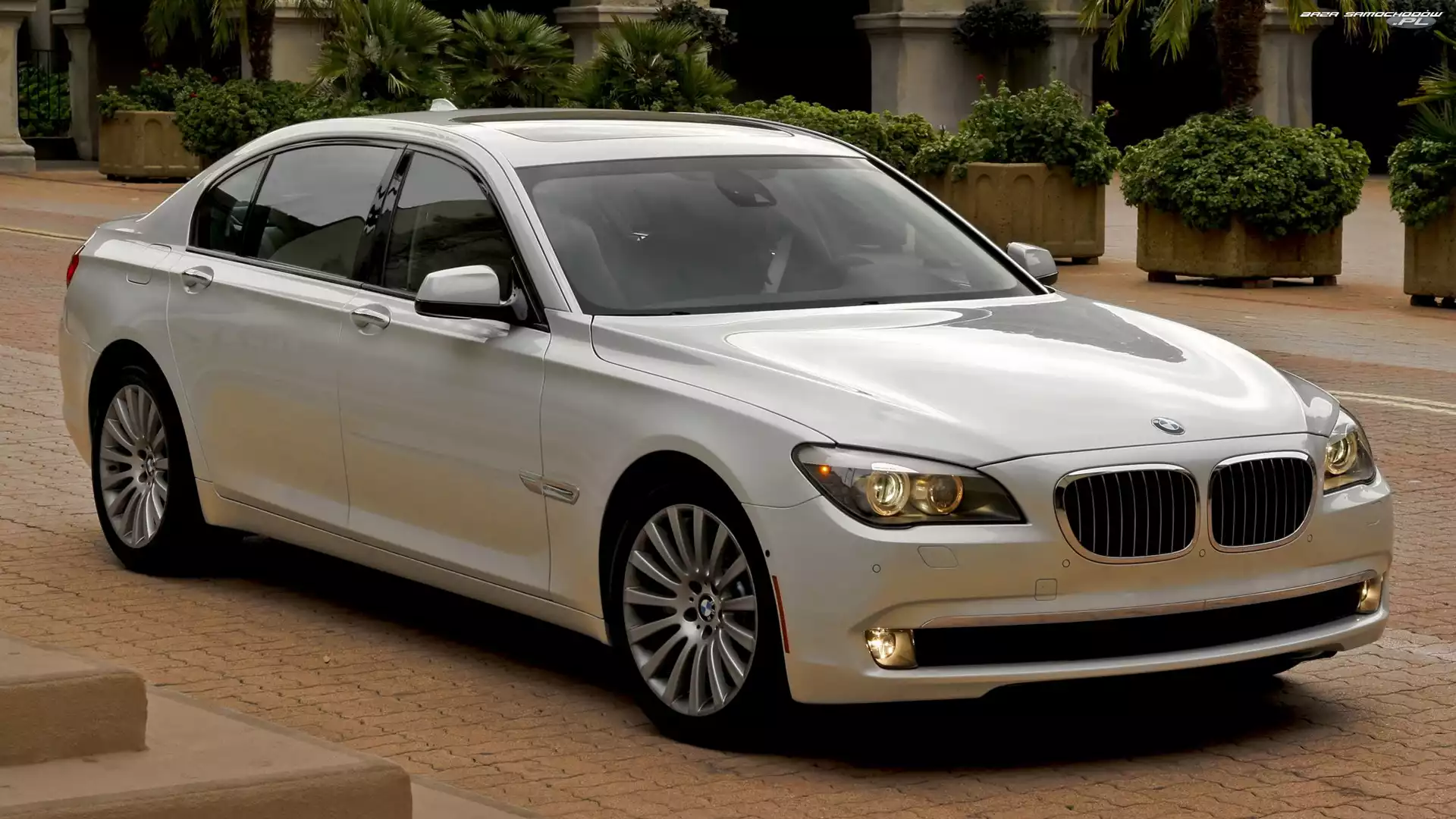 5 generacja, BMW 750i, F01