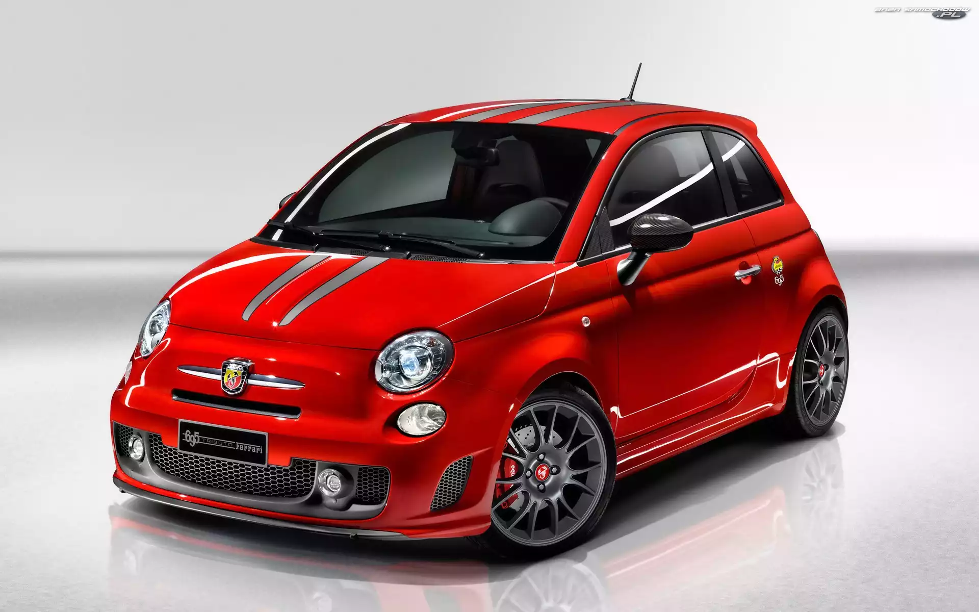 Abarth 500, Felgi, Czerwony, Pasy