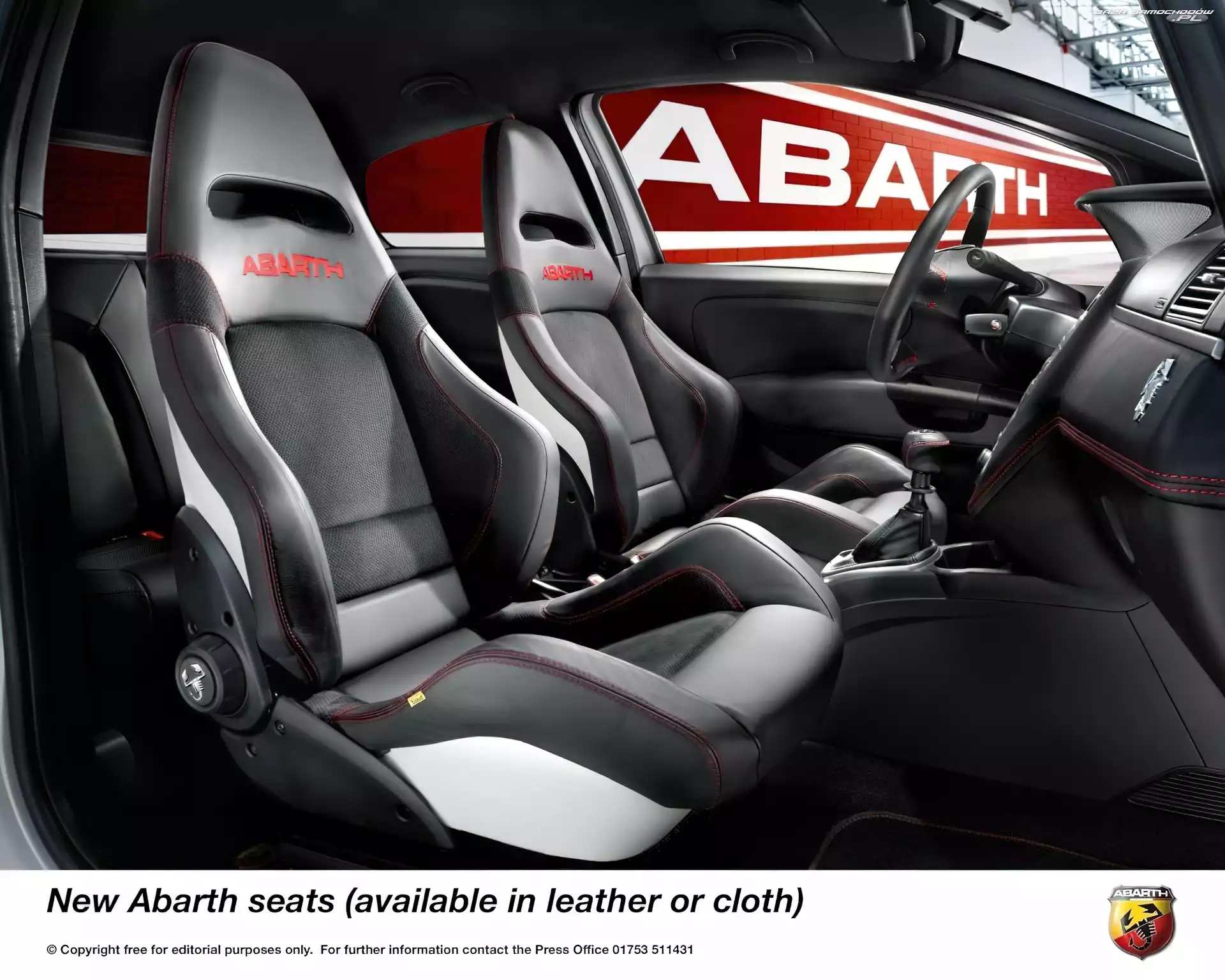 Abarth 500, Fotele, Wnętrze, Środek