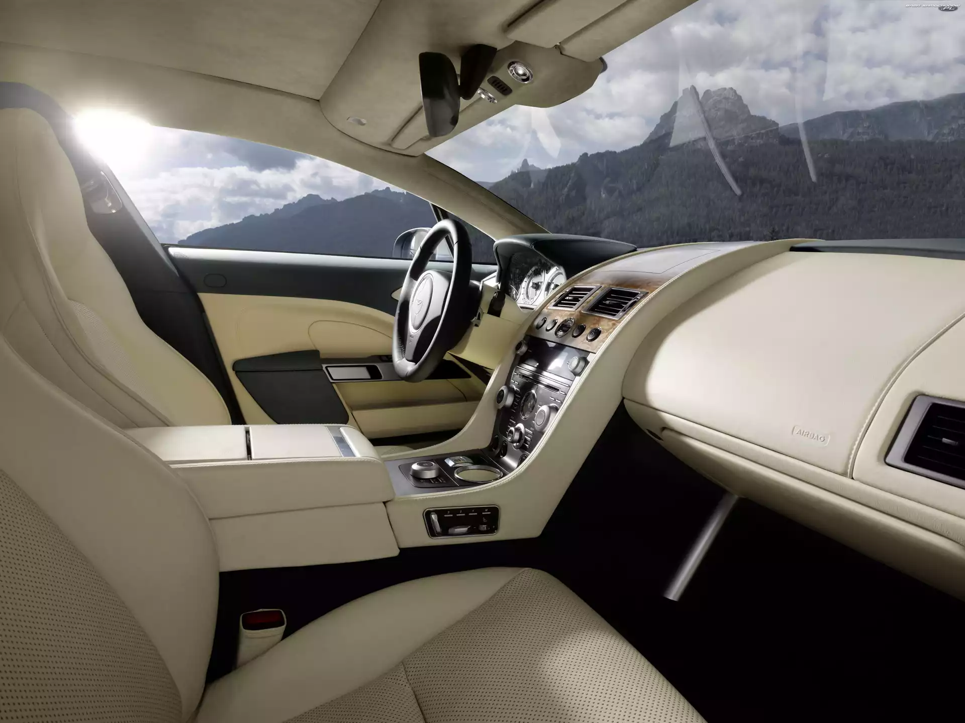 Airbag, Aston Martin Rapide, Środek