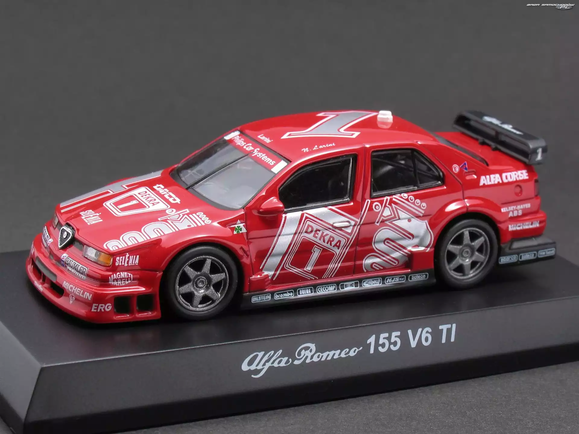 Alfa Romeo 155, Model