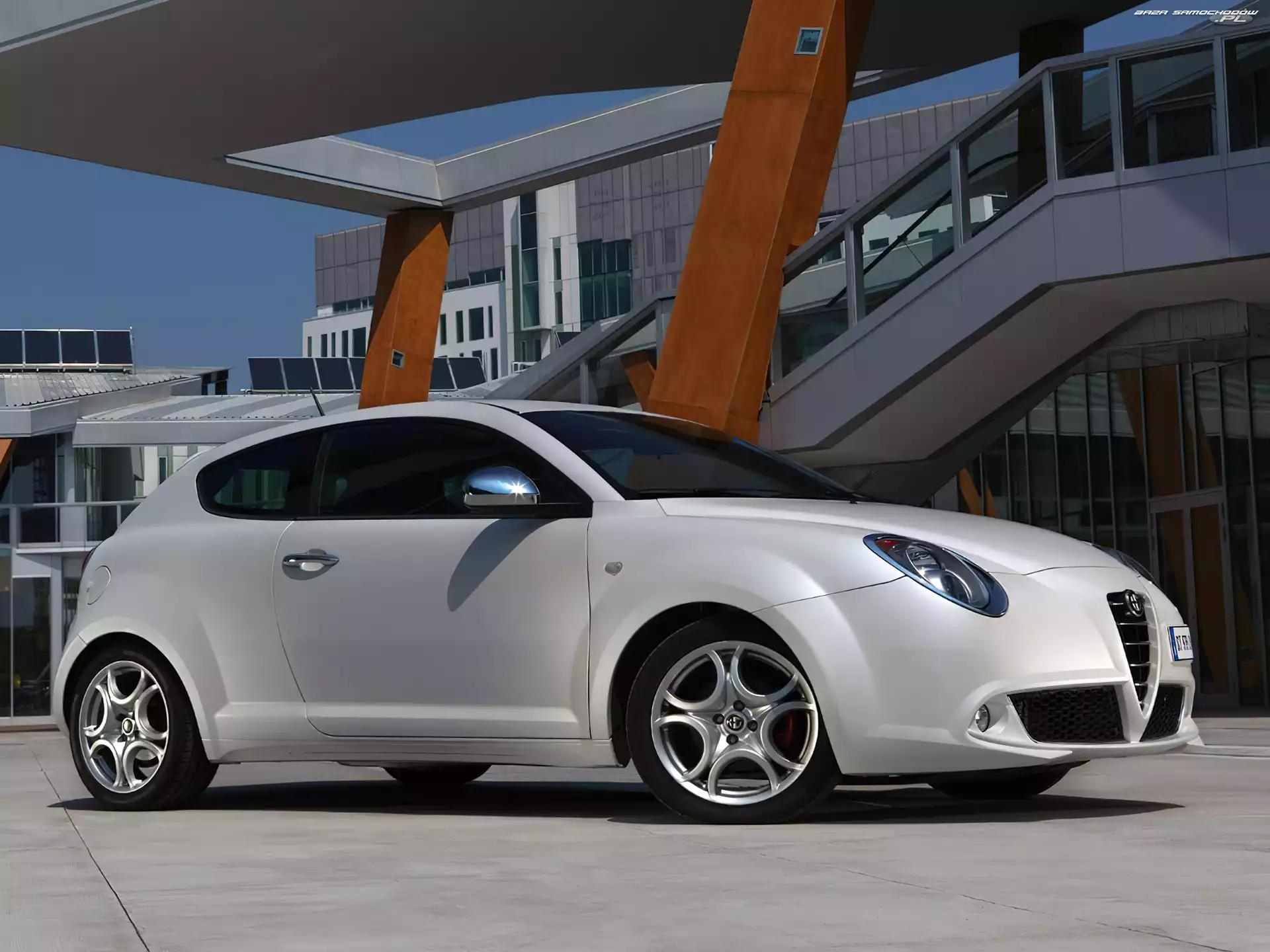 Alfa Romeo MiTo, Pasażera, Biała, Strona