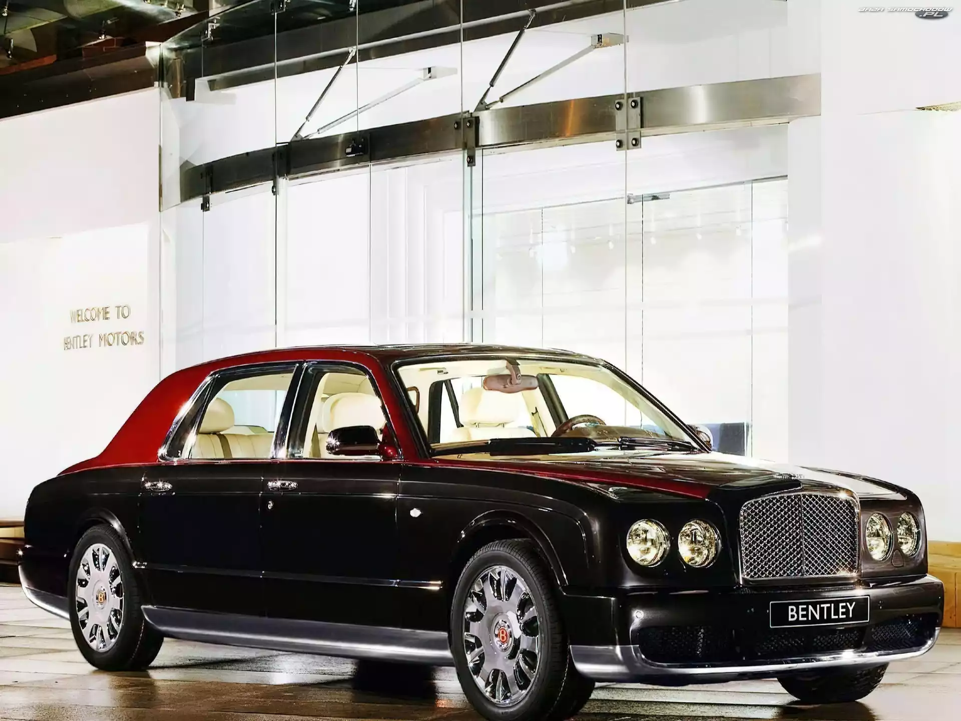Salon, Bentley Arnage