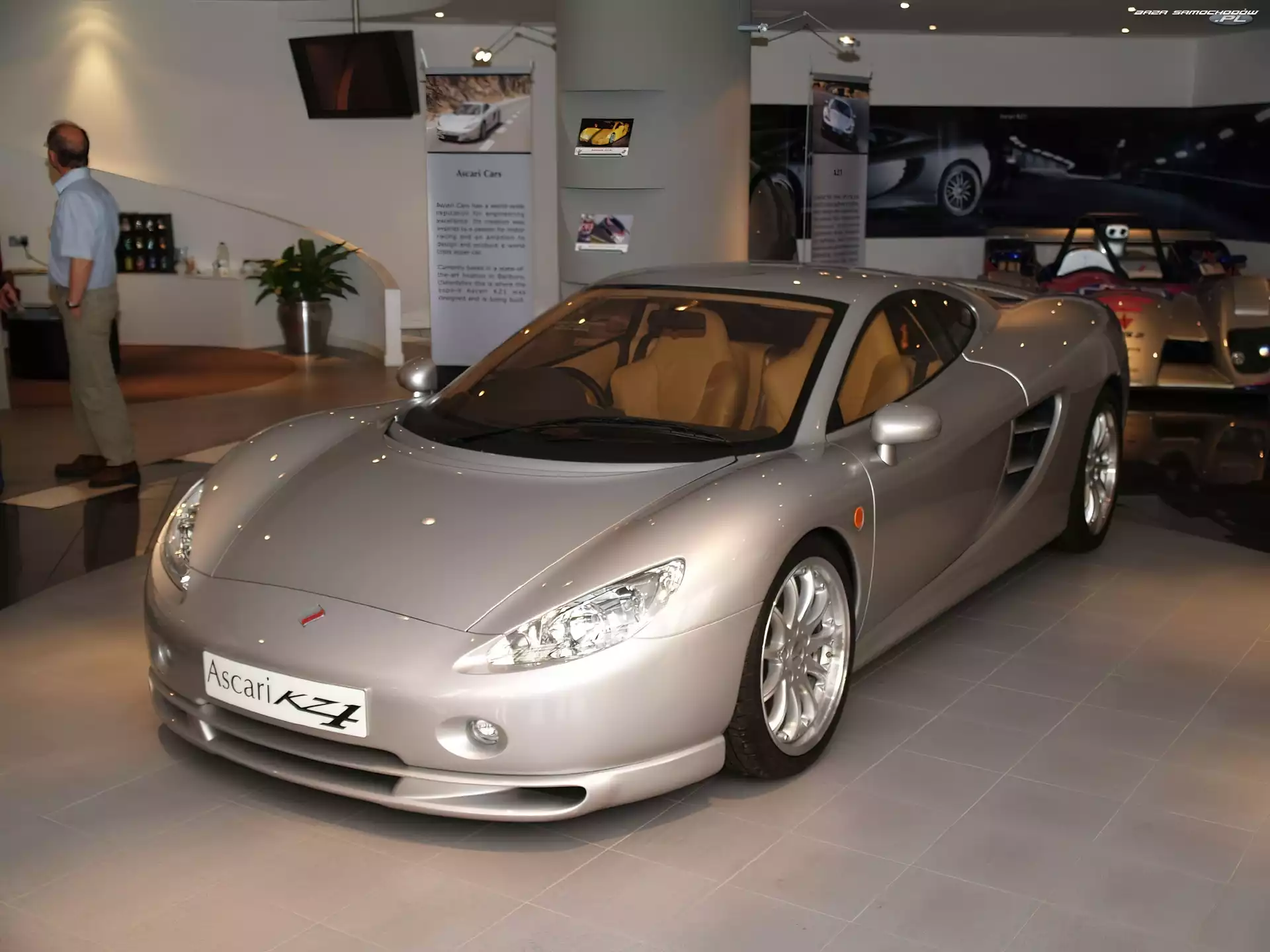Ascari KZ1, Salon