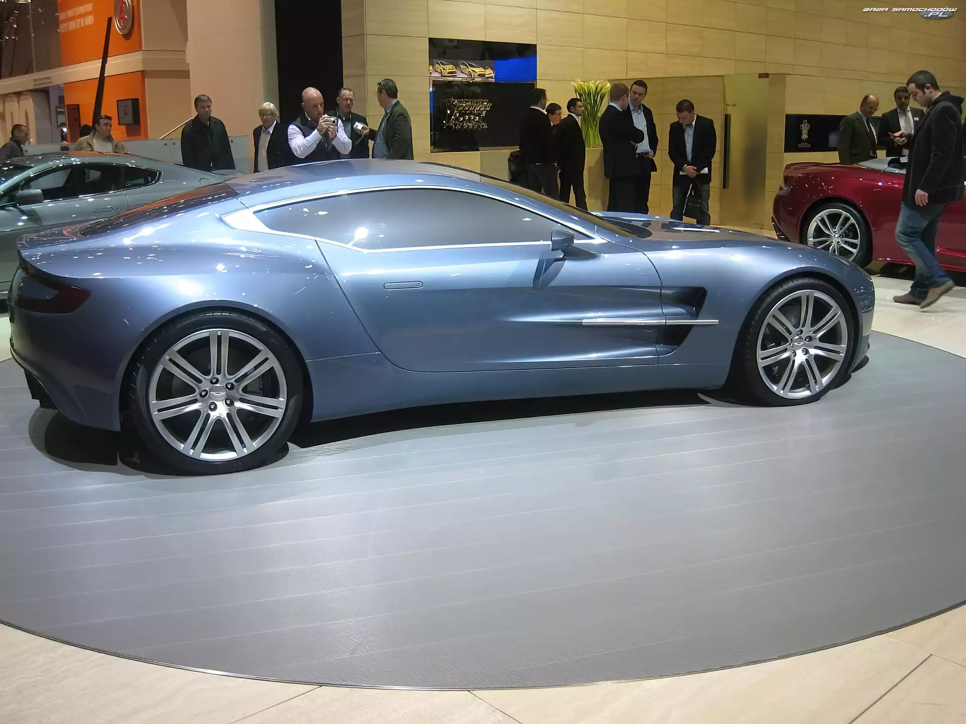 Prezentacja, Aston Martin One-77