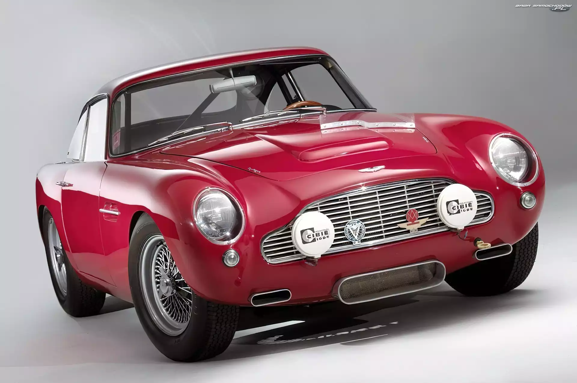 Halogeny, Aston Martin DB4