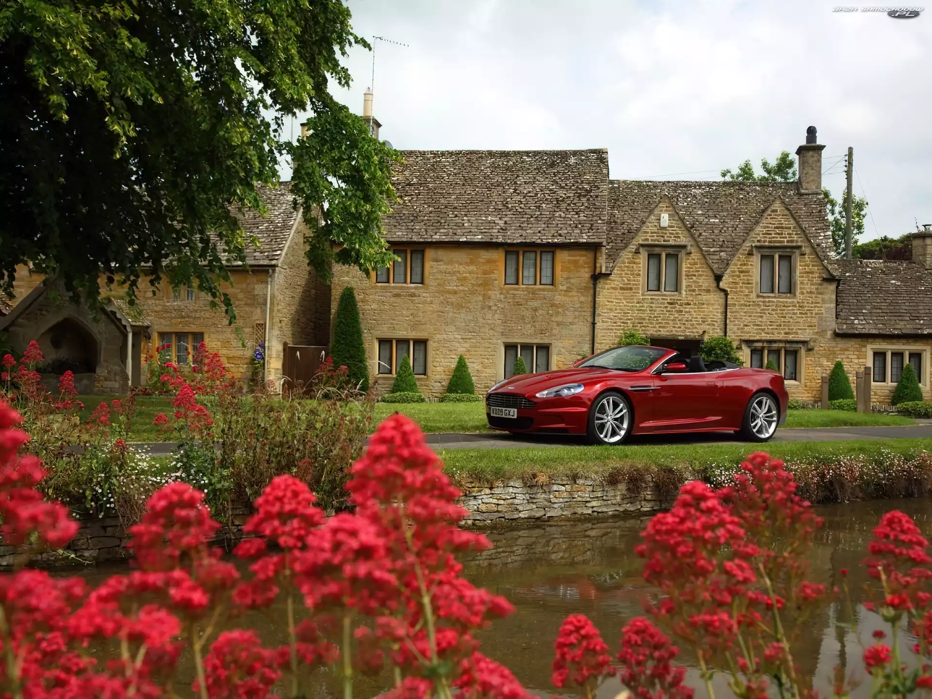Aston Martin DBS Volante