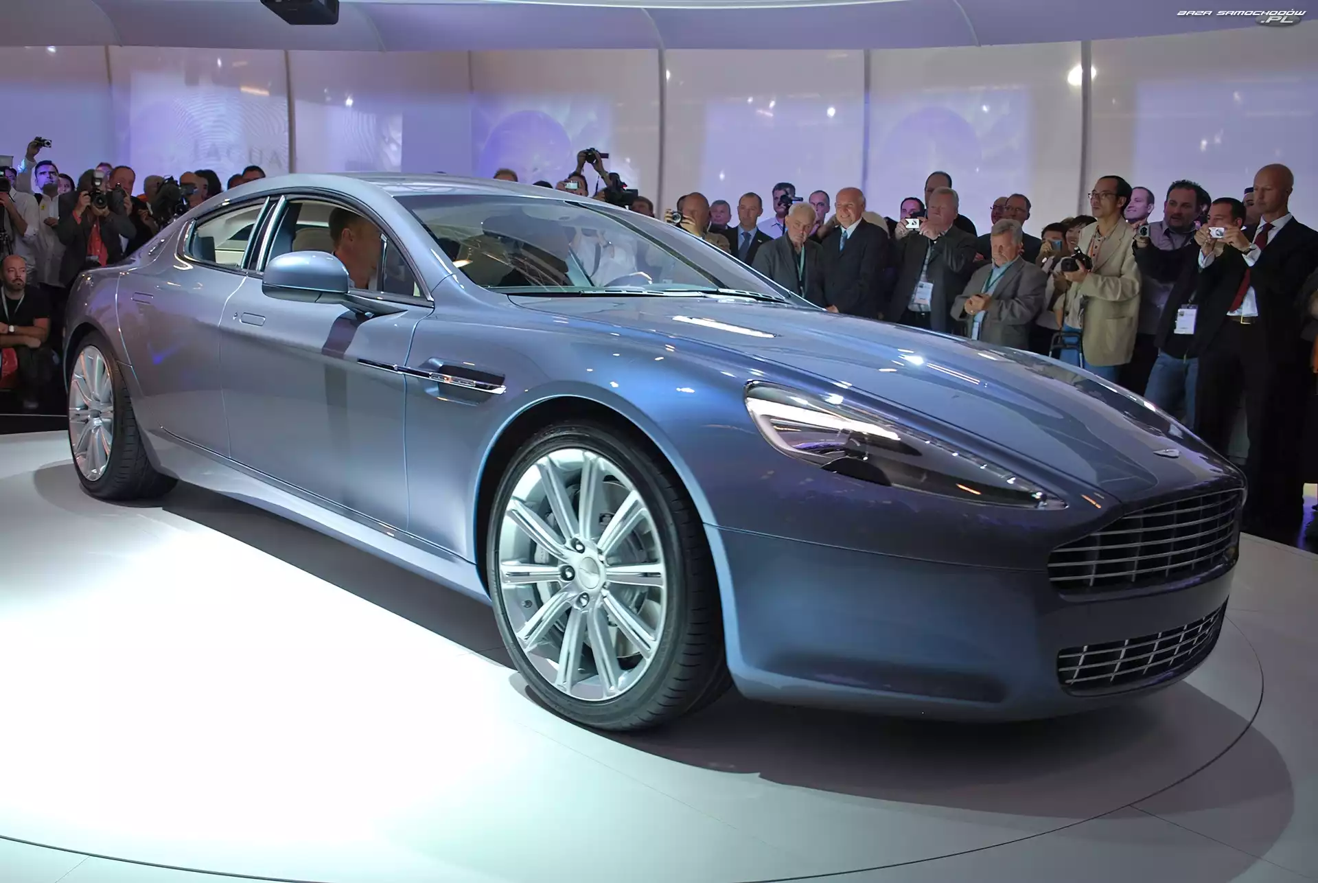 Prezentacja, Aston Martin Rapide