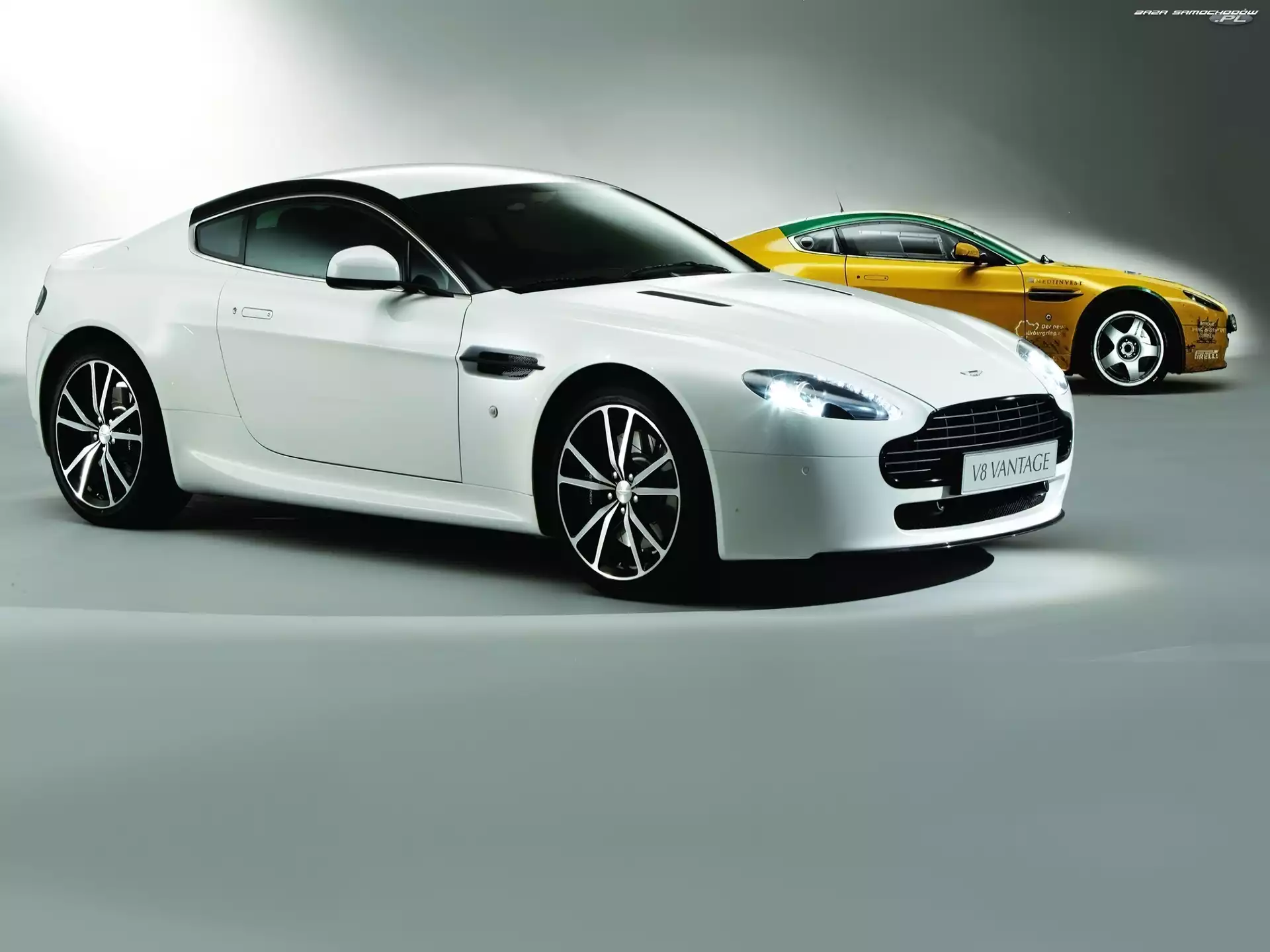 Aston Martin V8 Vantage, Porównanie