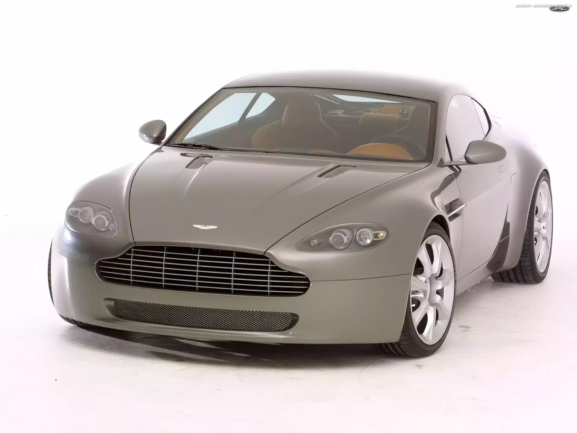 Aston Martin V8 Vantage, Przód