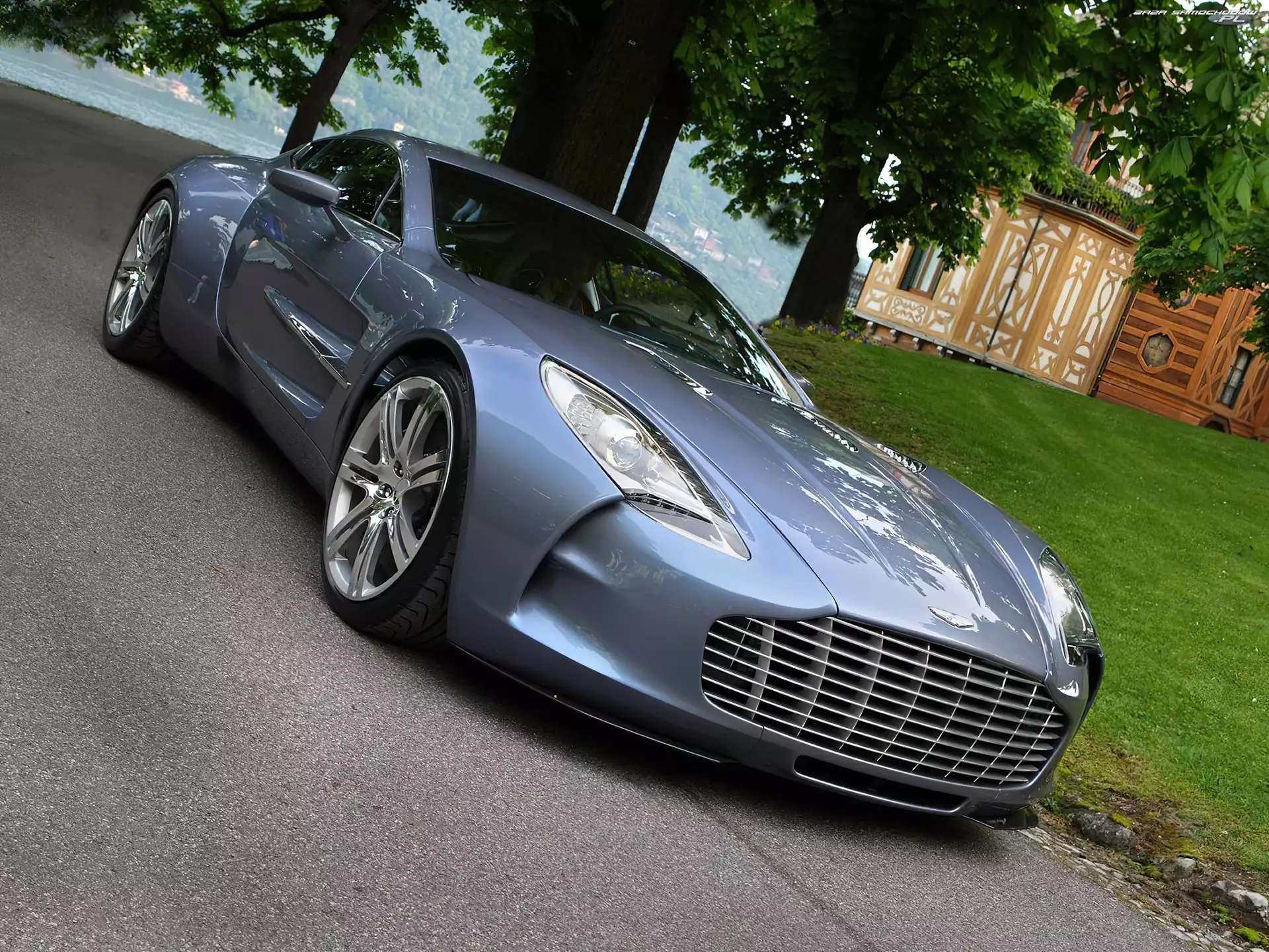 Atrapa, Błękitny, Aston Martin One-77