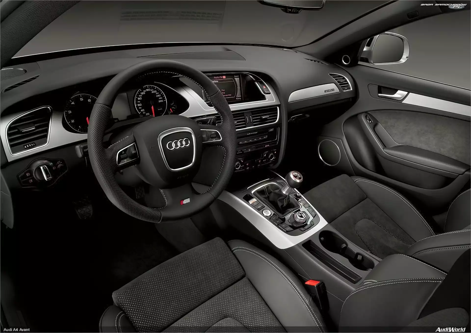 Audi A4 B8, Wnętrze