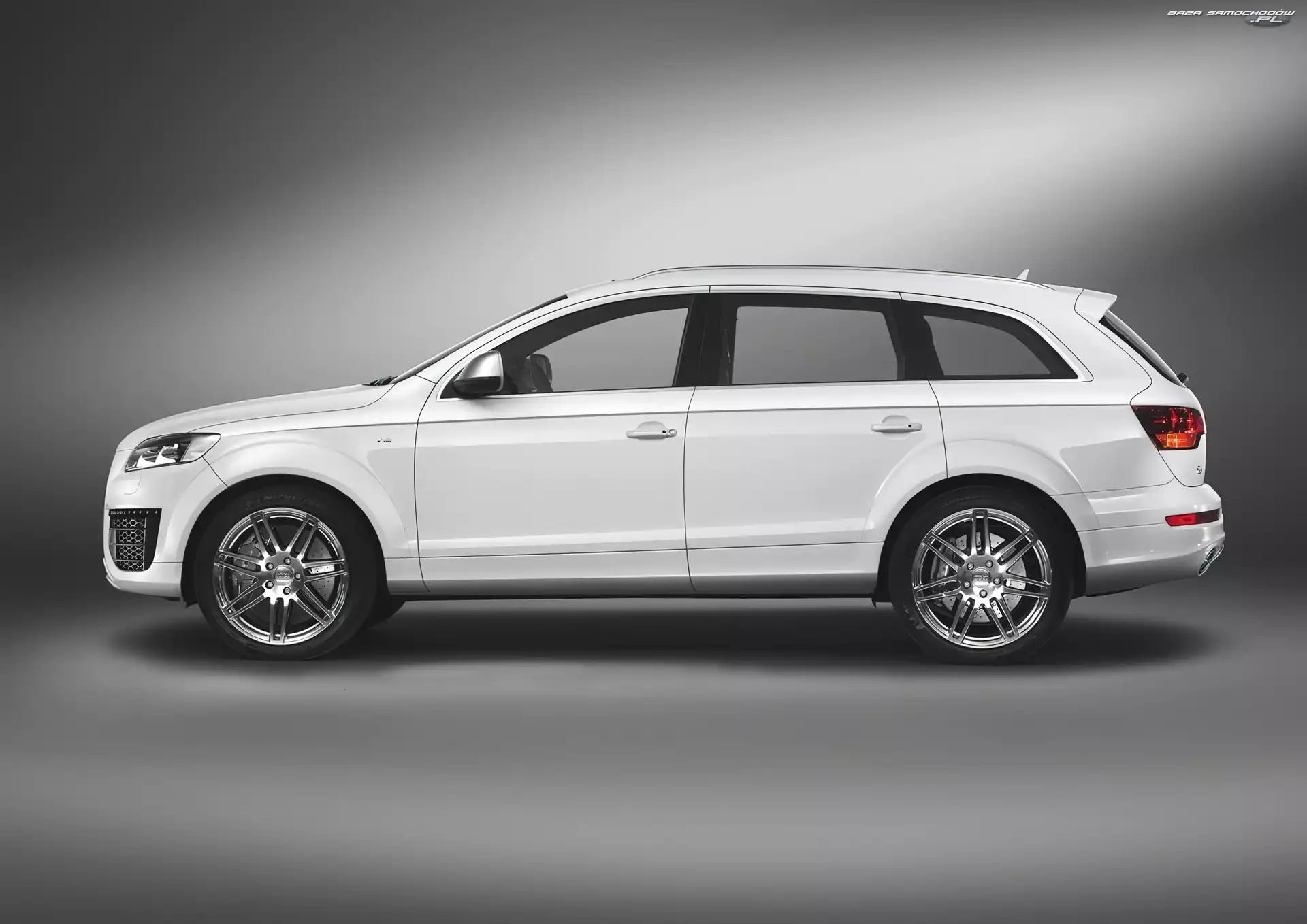 Audi Q7, Bok