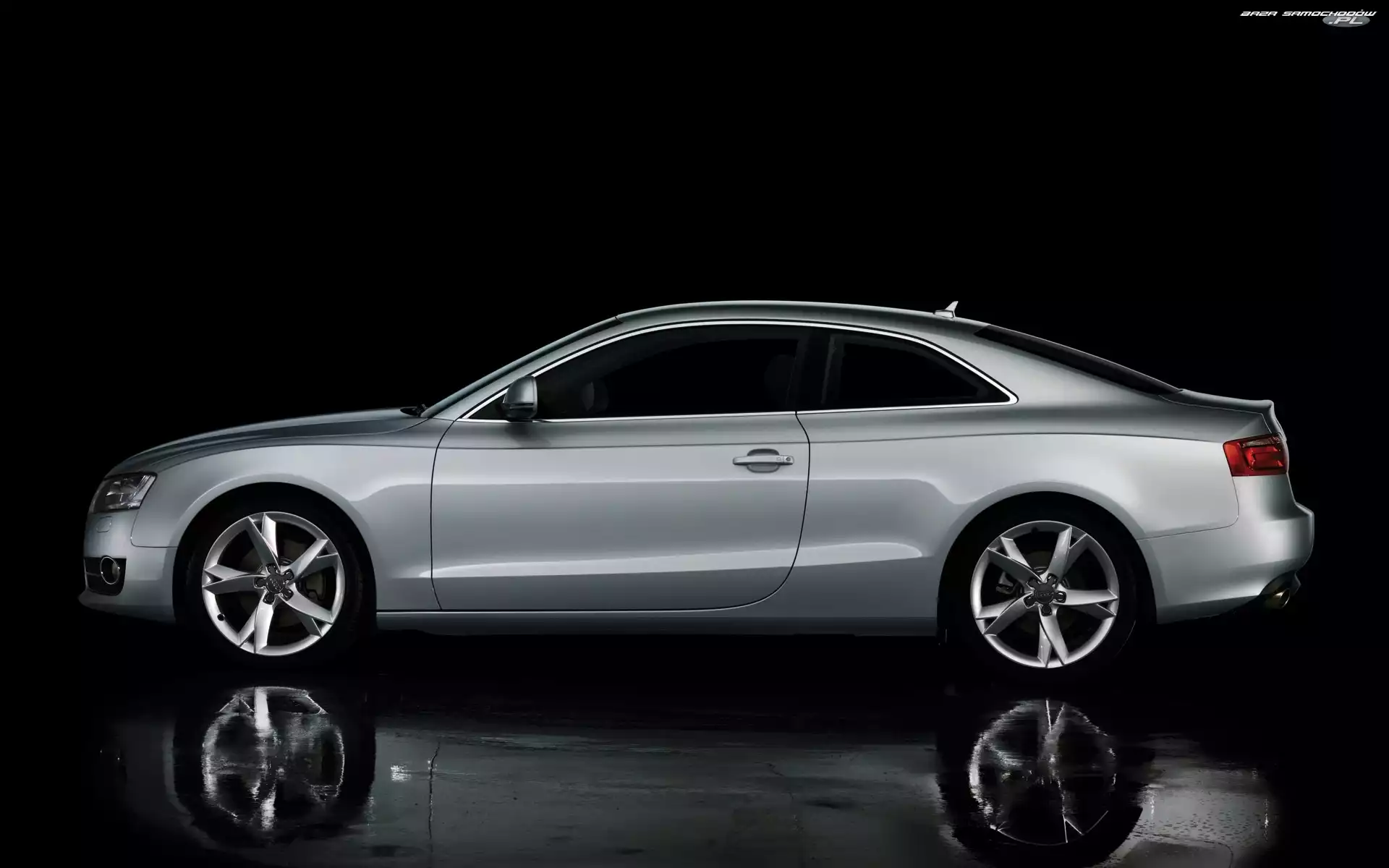 Audi A5, Lewy, Bok