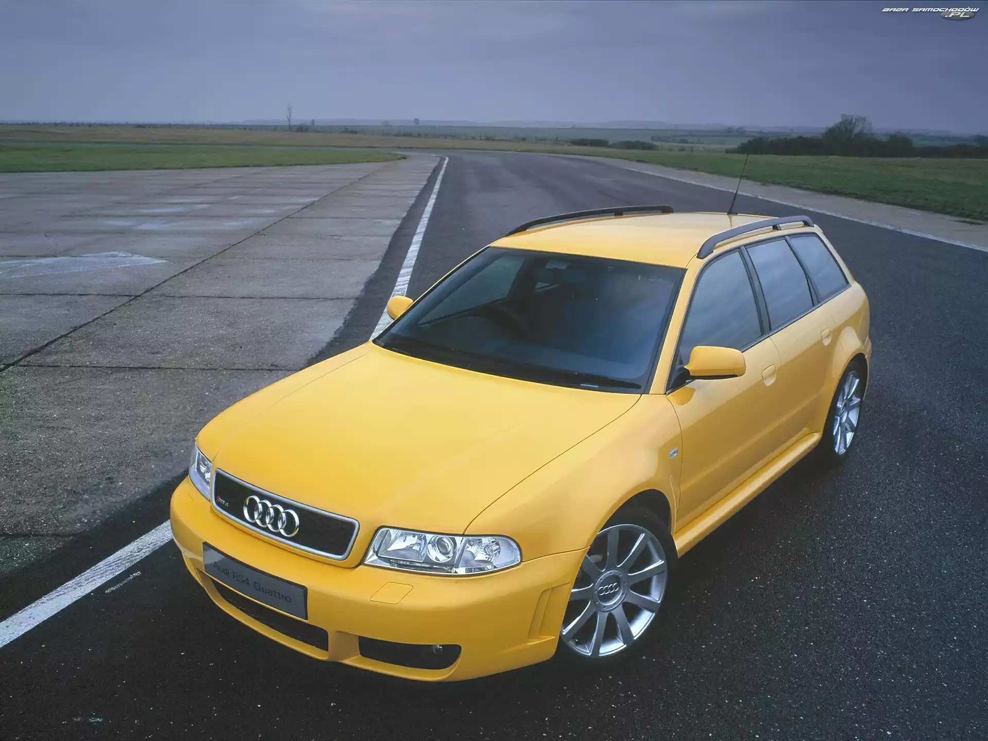 Żółte, Audi RS4