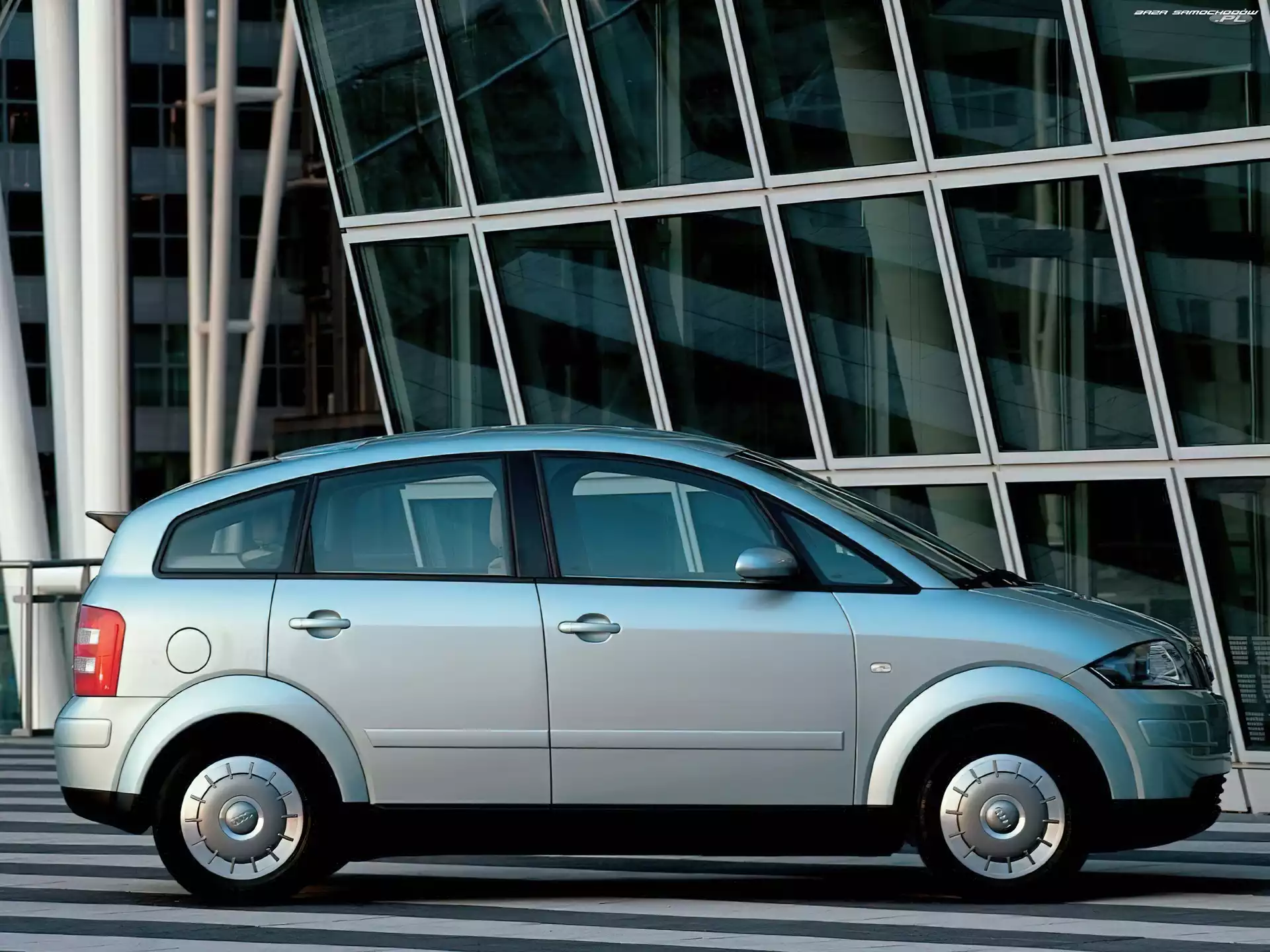 Prawy Bok, Audi A2