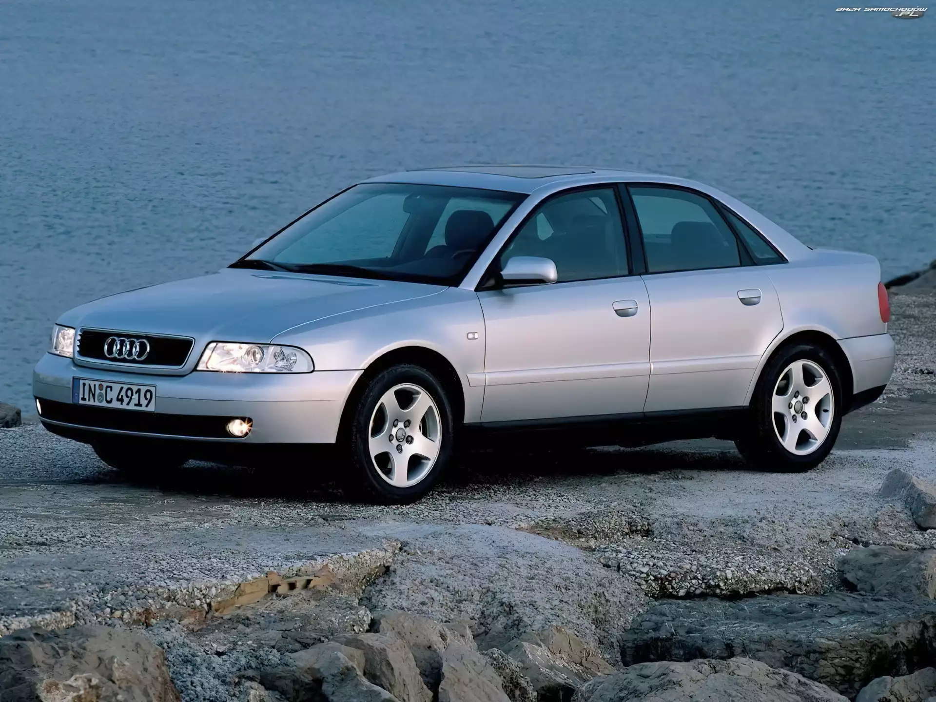 Audi A4, Srebrny, Metalik