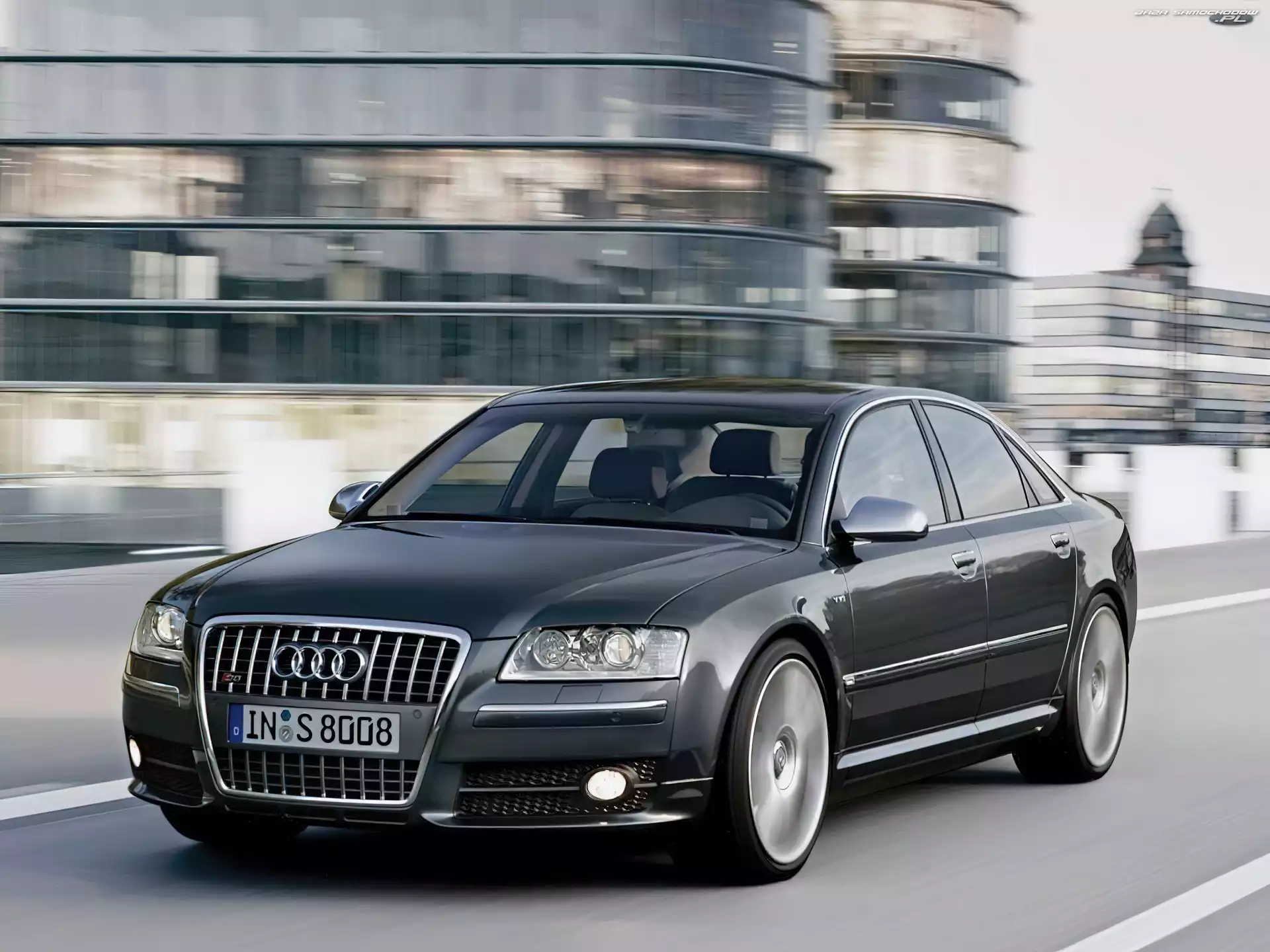 Audi S8, Szare
