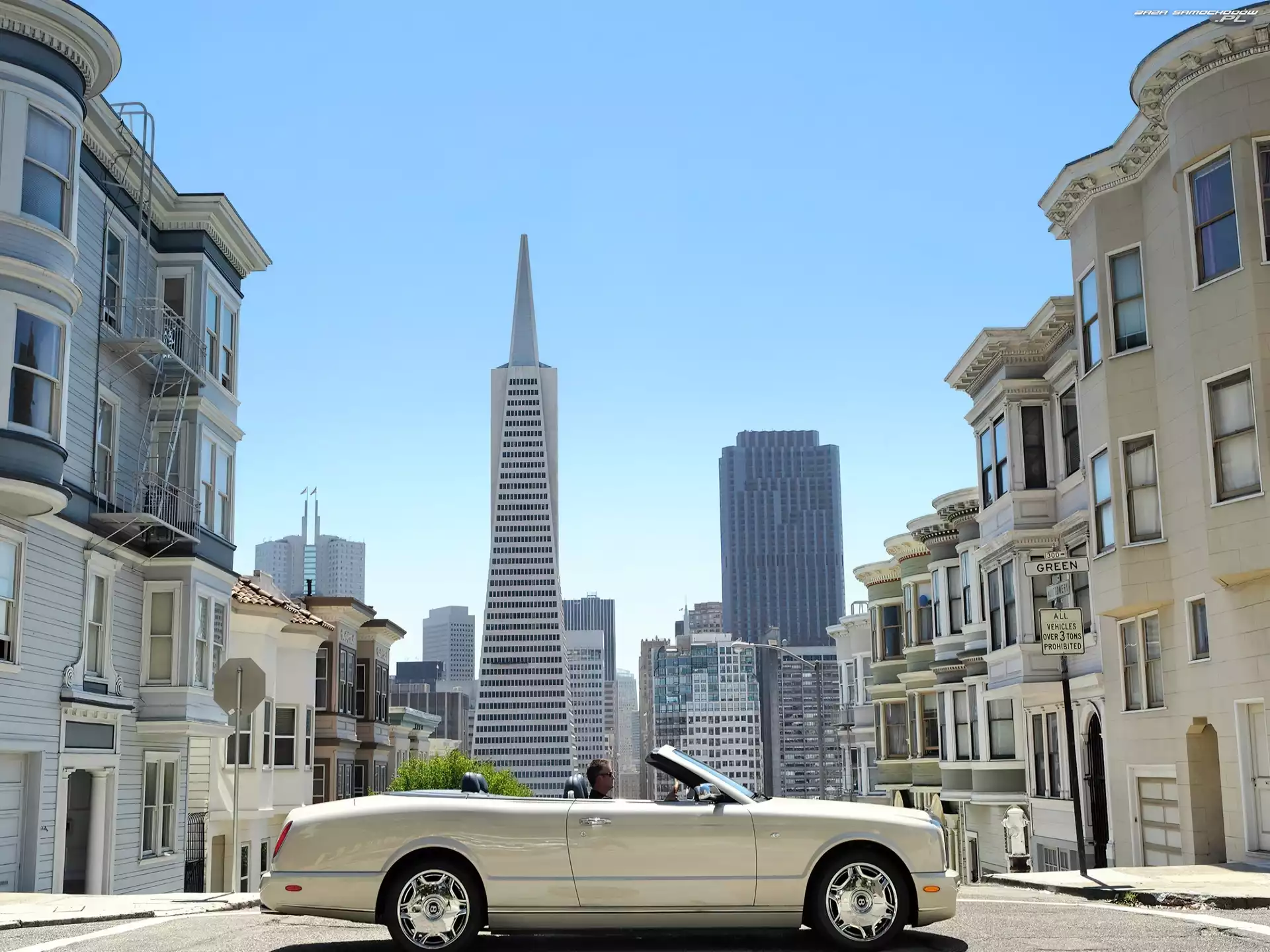 Miasto, Bentley Azure