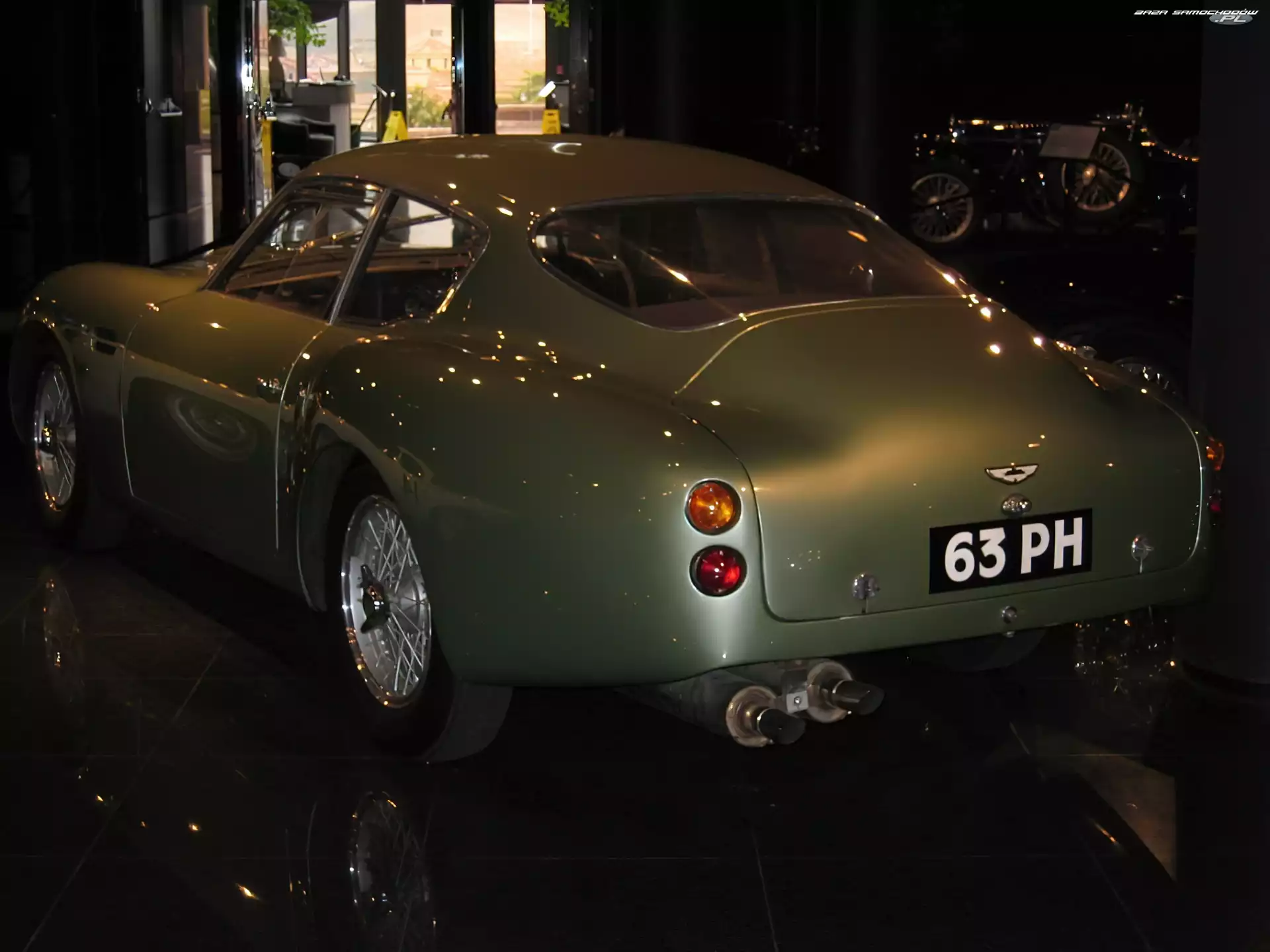 bagażnik, opony , koła , Aston Martin, światła
