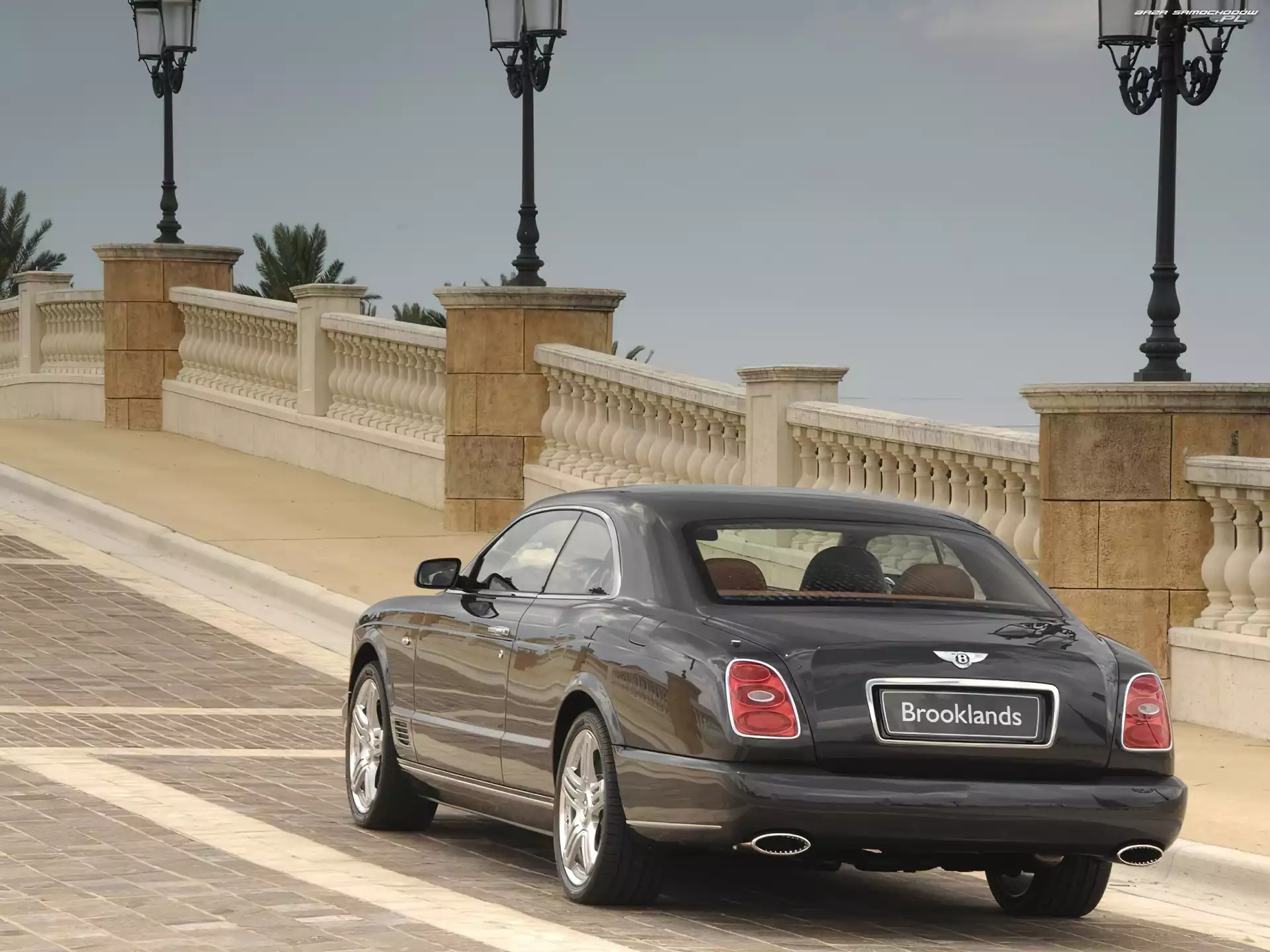 Tył, Bentley Brooklands