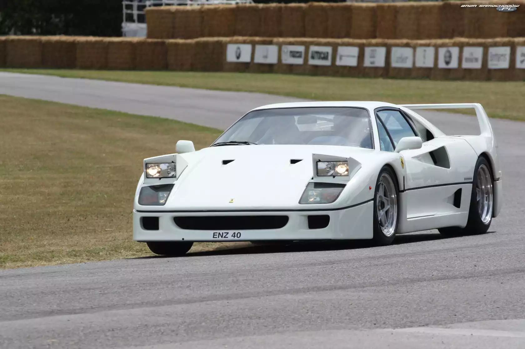 Białe, Ferrari F 40