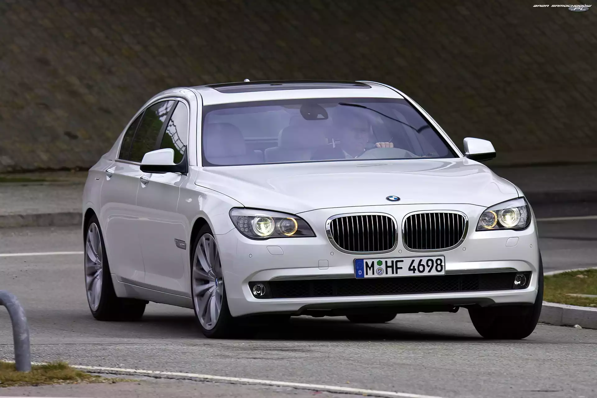 BMW F01, Zakręt, Biała, Tor