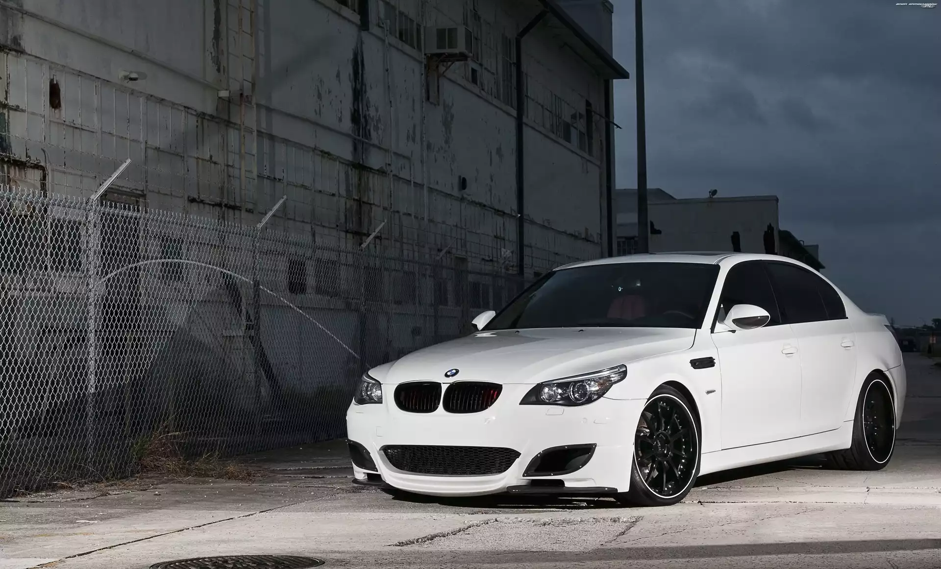 E60, BMW, Samochód