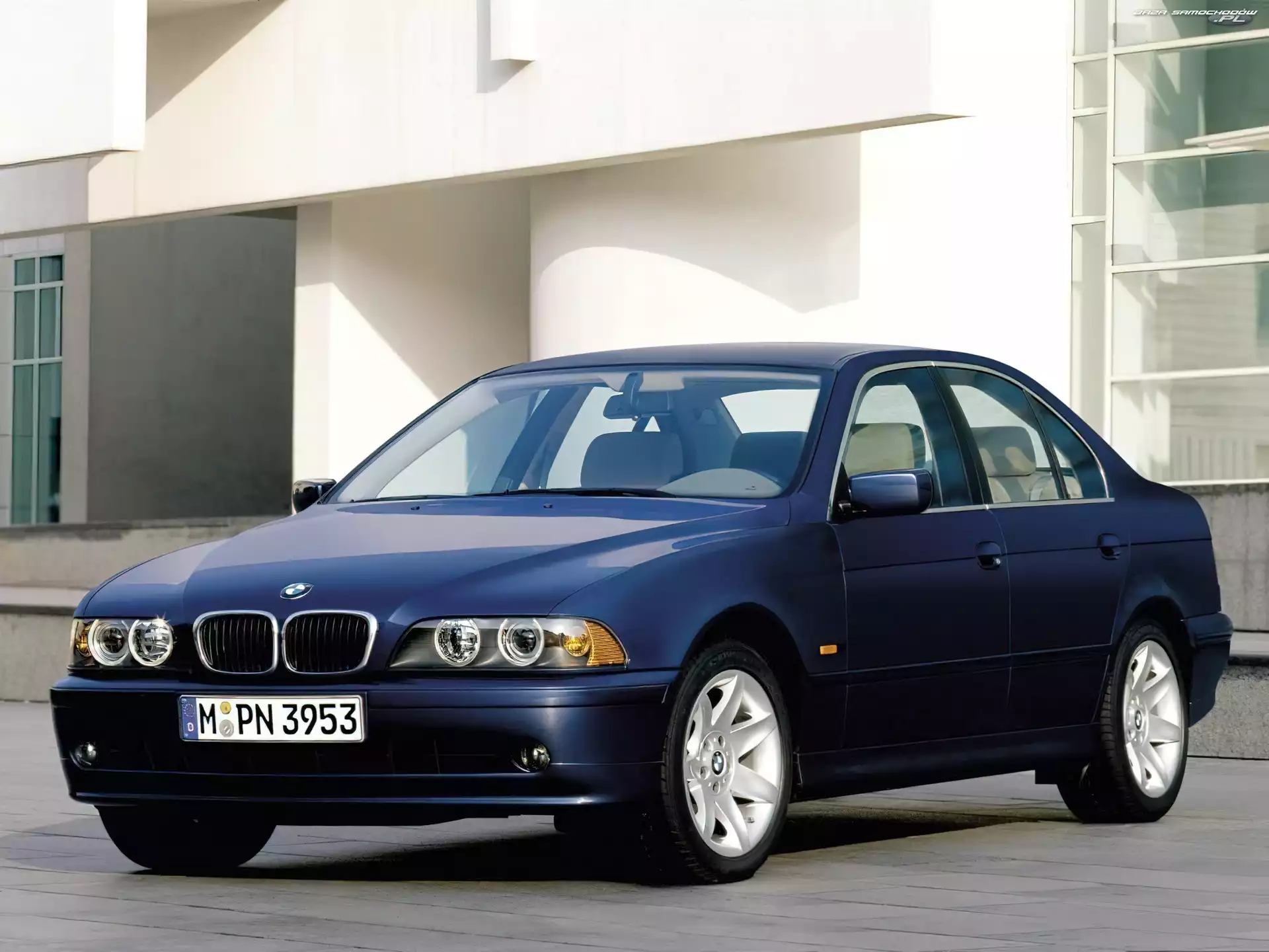 BMW 5, Granatowe