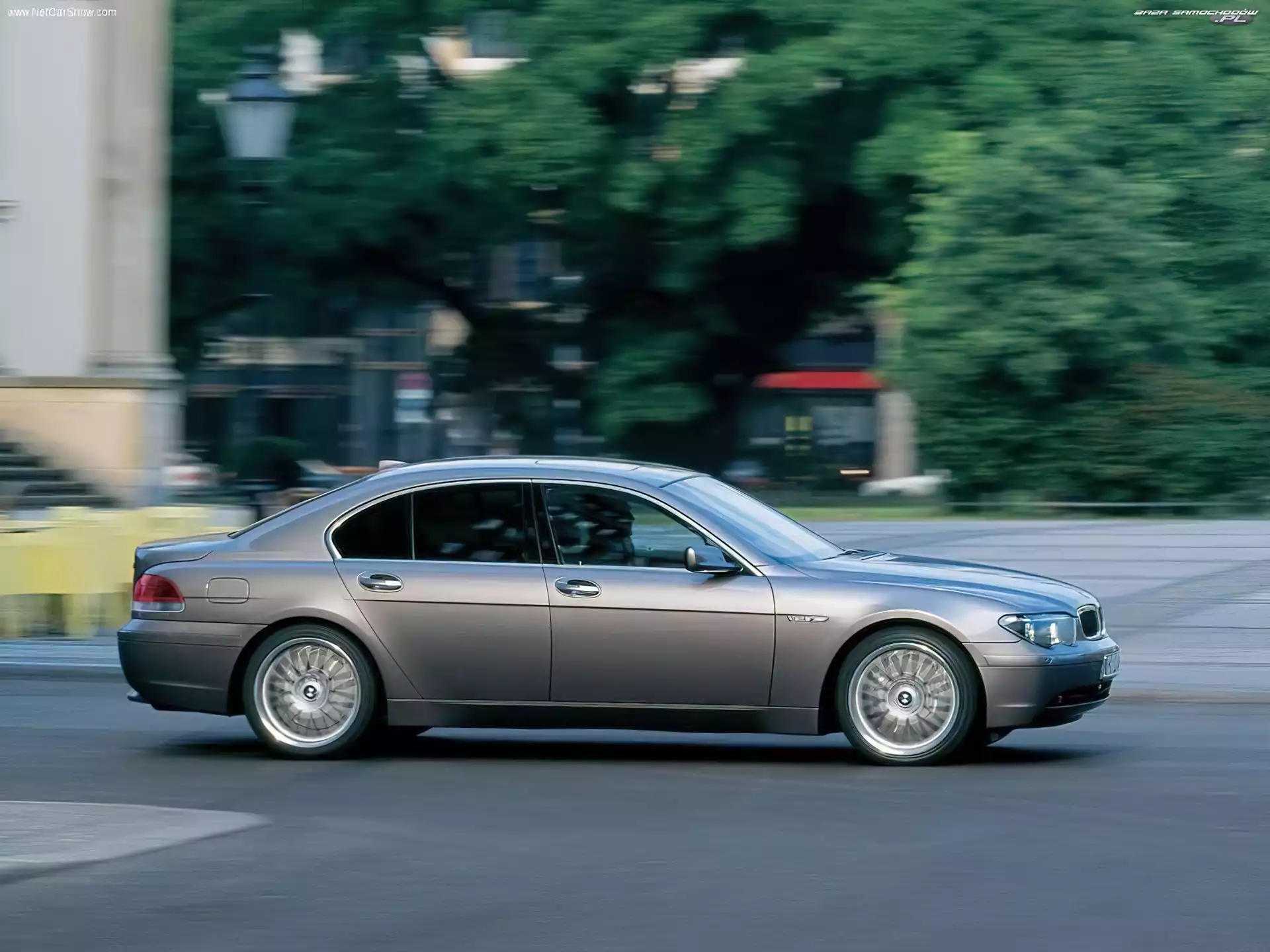 Srebrny, BMW 7, Ulica, E65