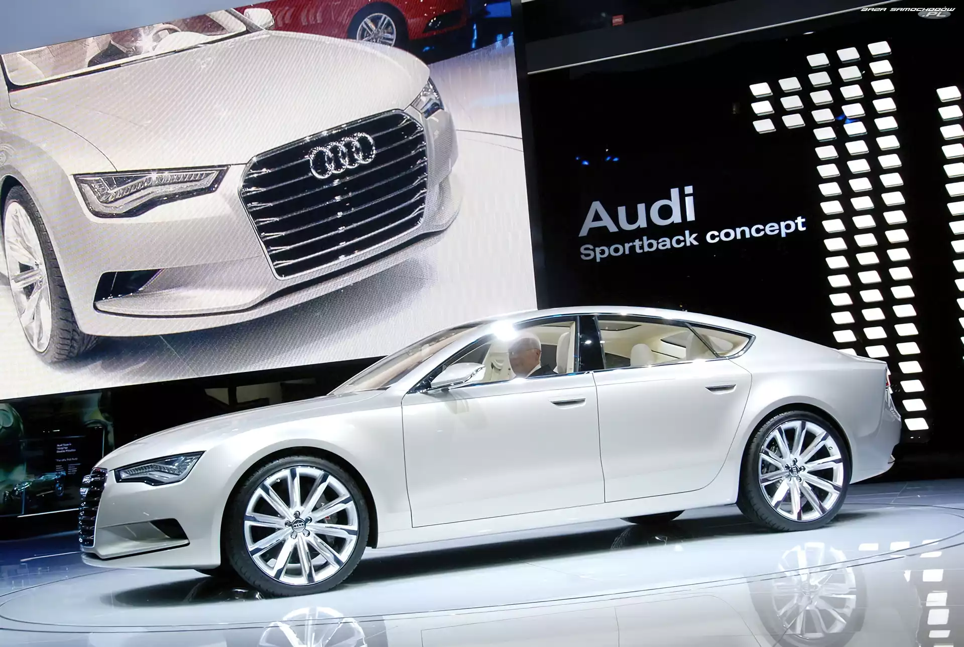Bok, Audi A7, Lewy