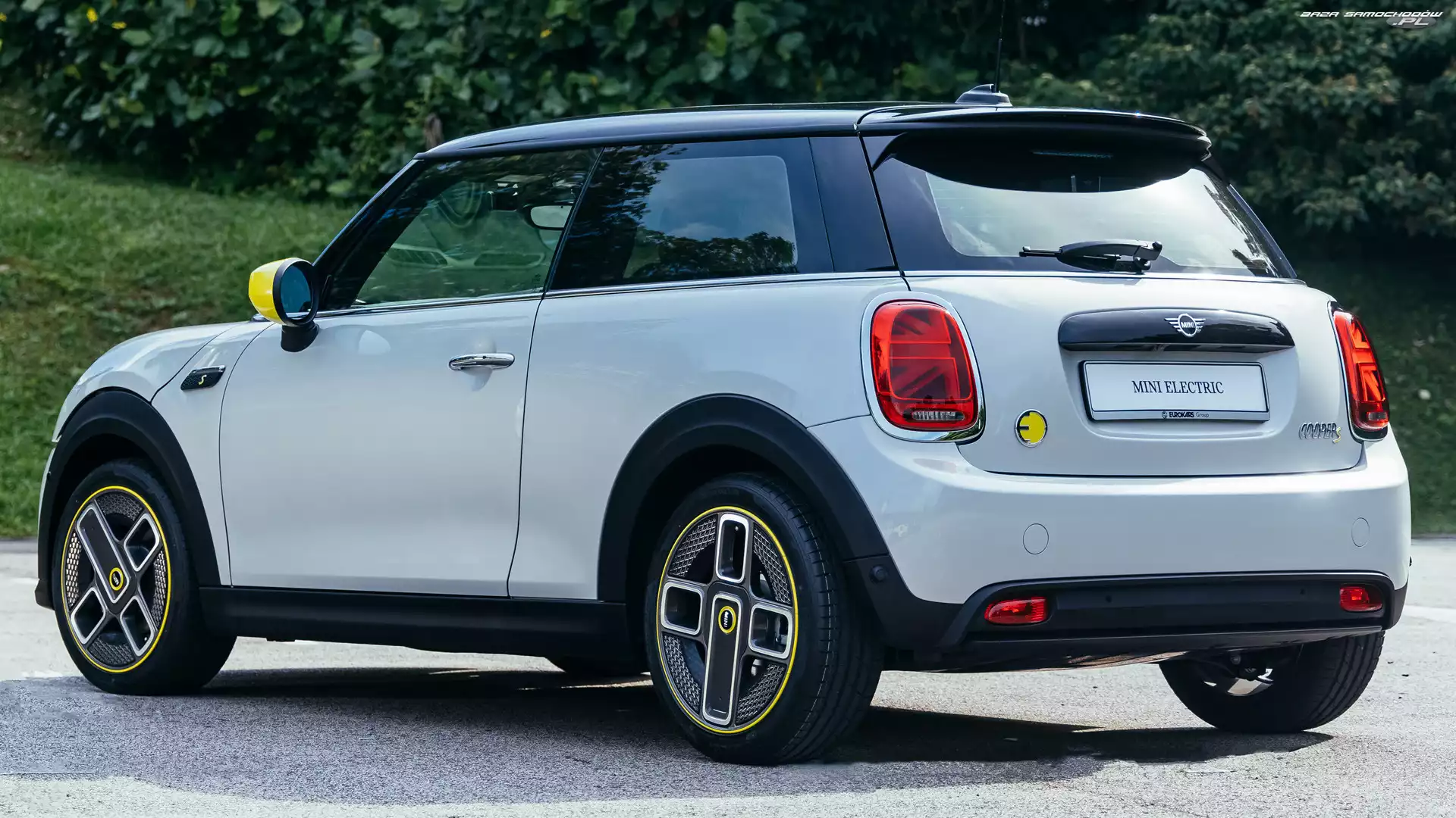 Bok, 2021, Mini Cooper SE, Tył