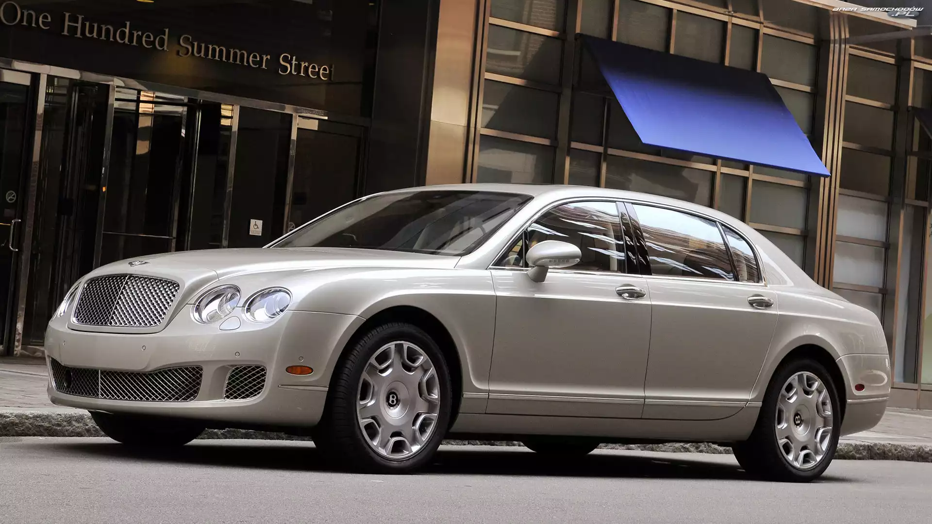 Bok, Bentley Continental Flying Spur, Przód