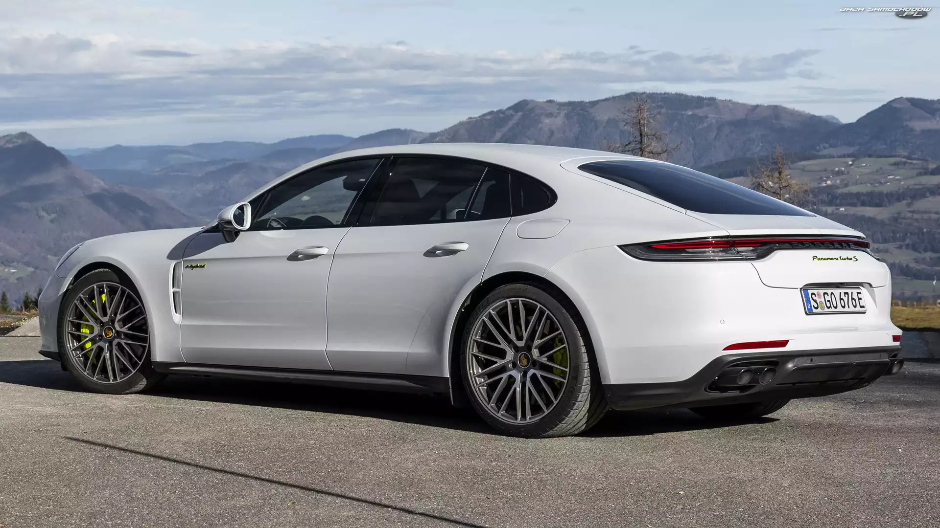 Bok, Białe, Porsche Panamera Turbo S