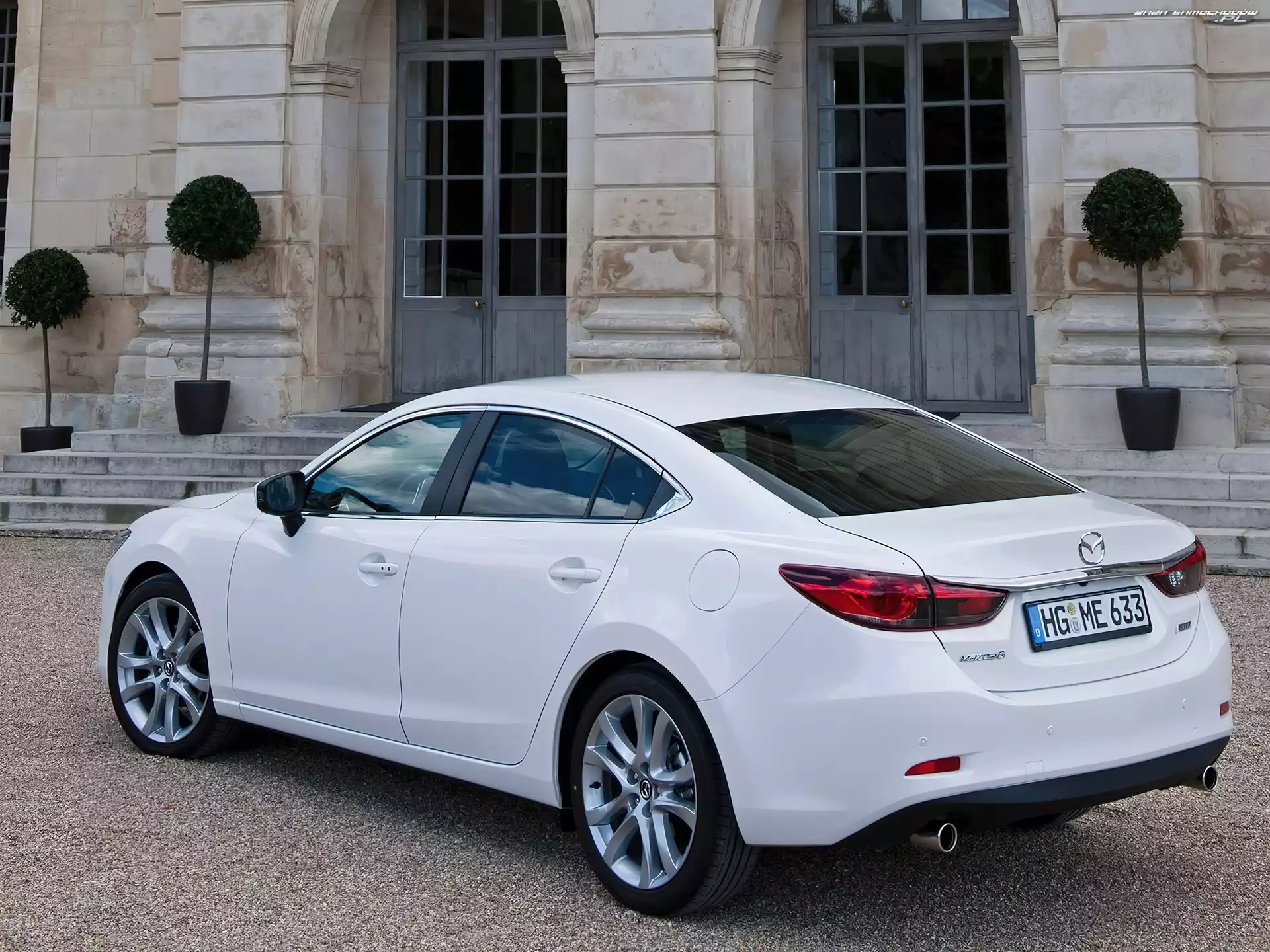Budynek, Biała, Mazda 6