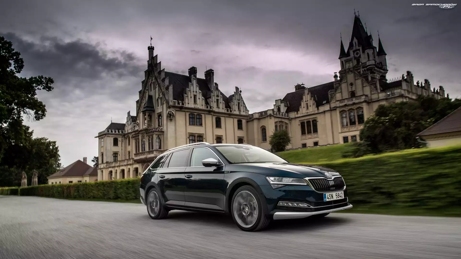 Budynek, Skoda Superb, 2019