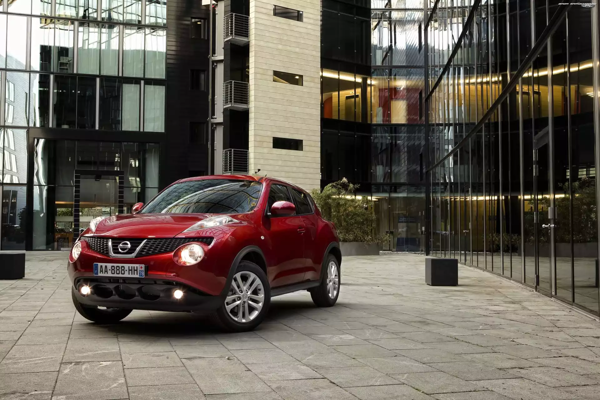 Budynki, Nissan Juke, Oszklone