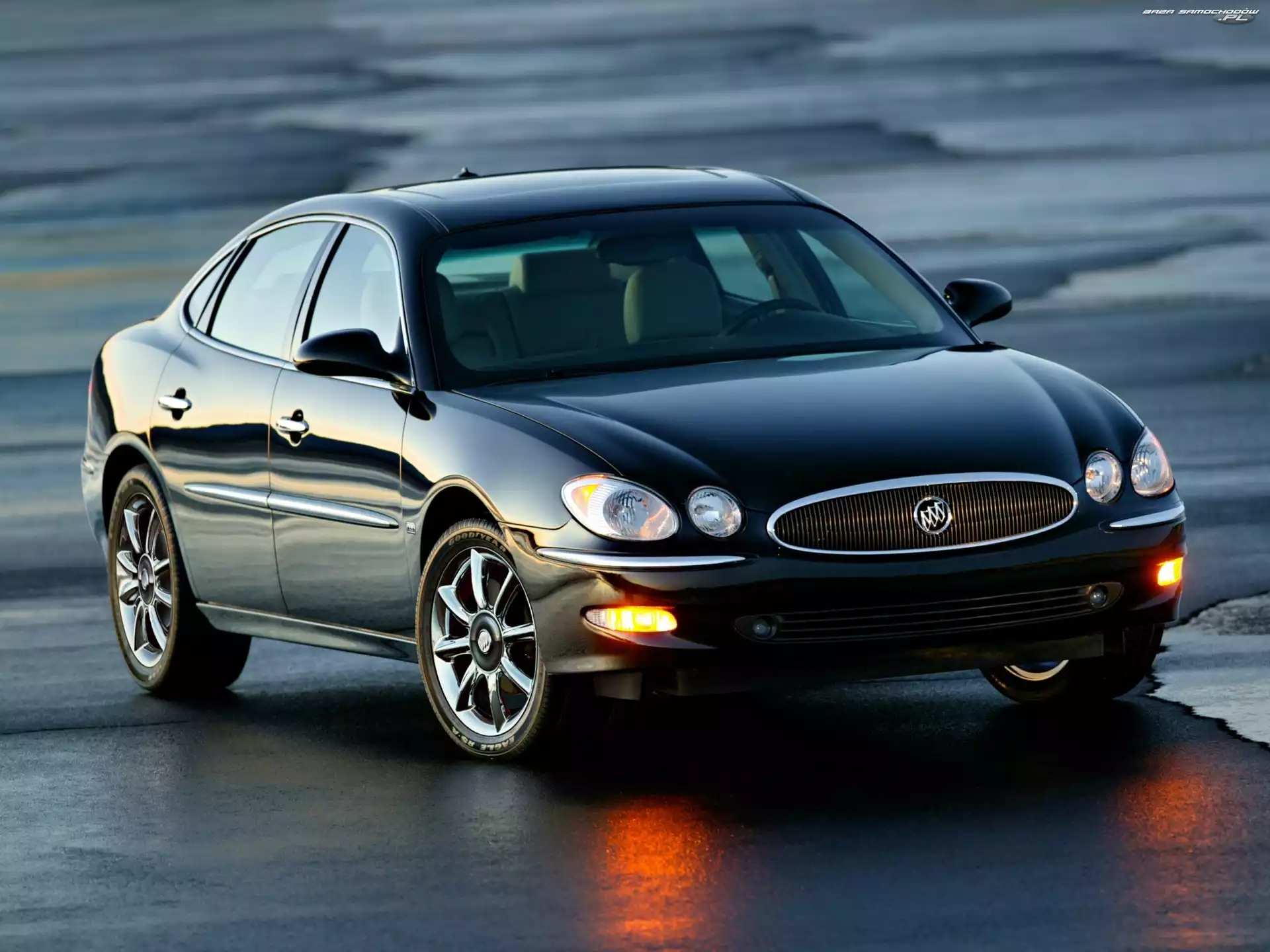 Buick LaCrosse, Poprzednia, Wersja
