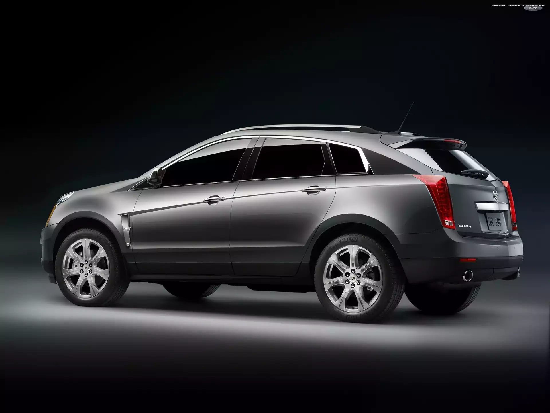 Cadillac SRX, Lewy, Bok