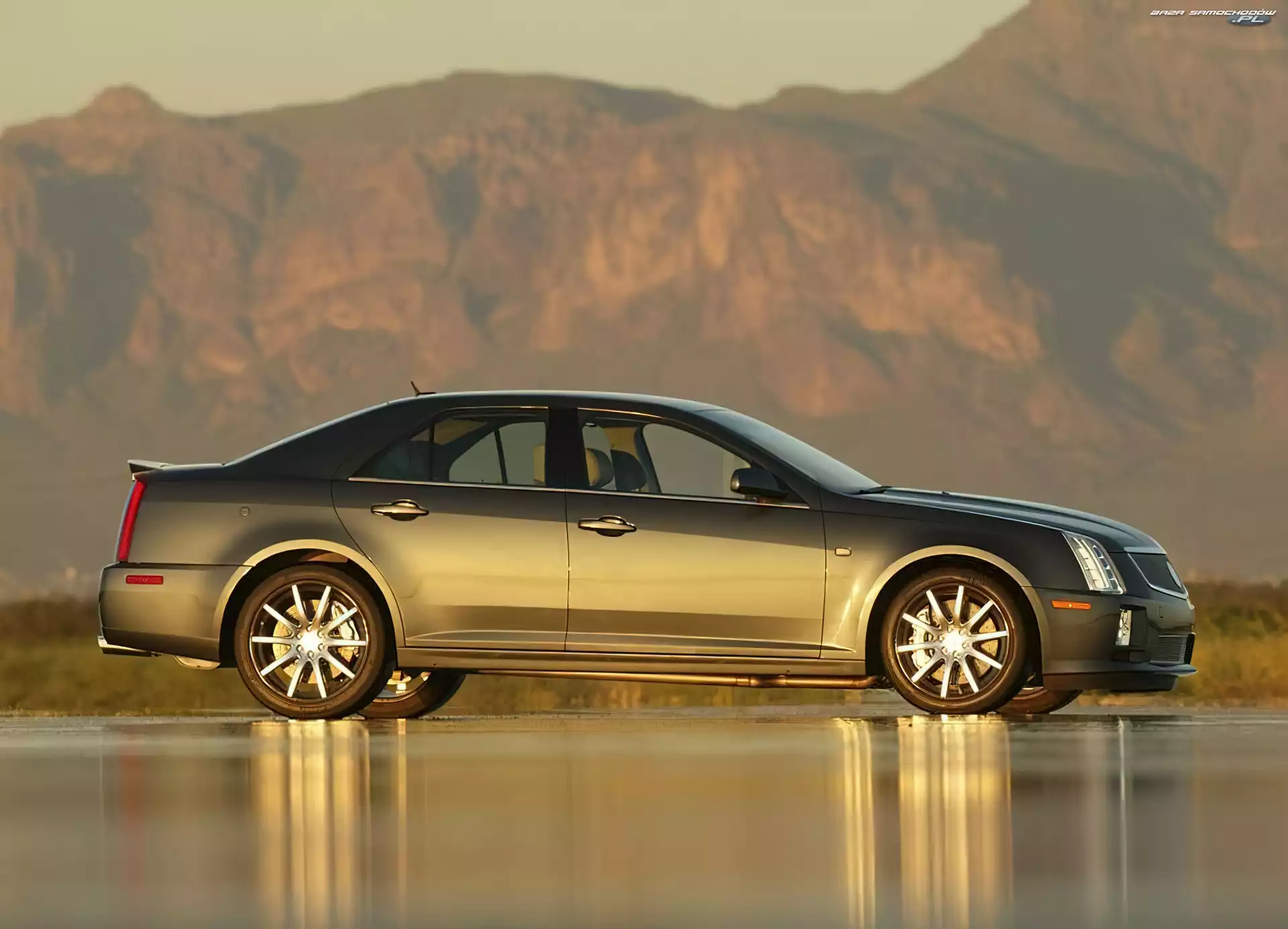 Cadillac STS, Prawy, Profil