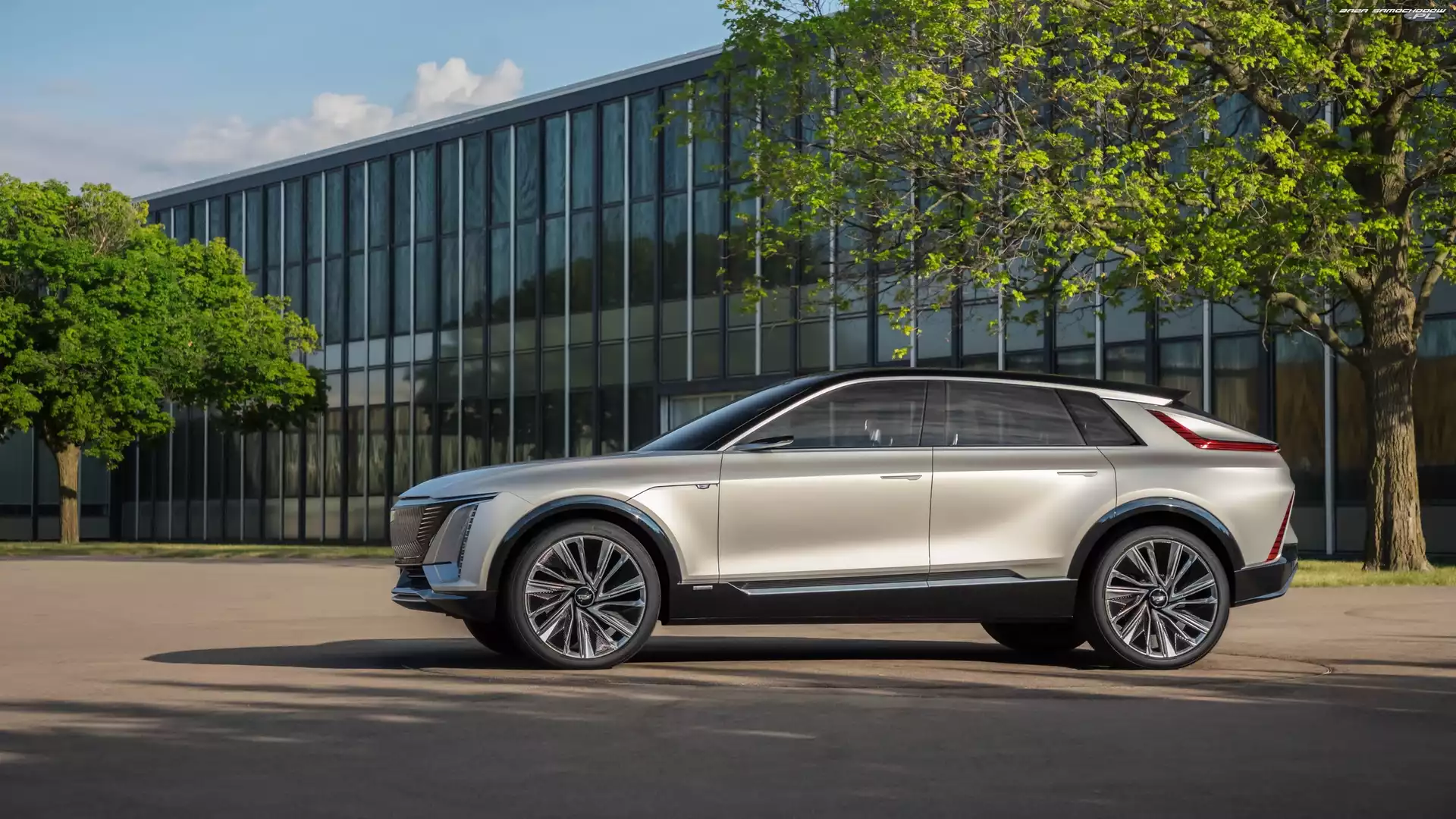 Srebrny, Cadillac Lyriq, 2020, Elektryczny