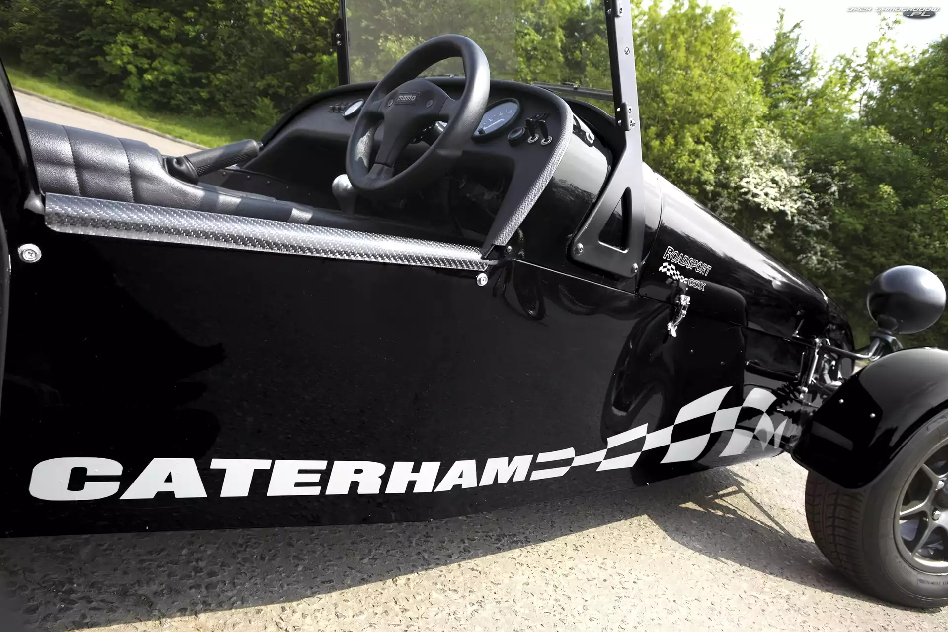 Caterham Seria R, Kierownica, Logo